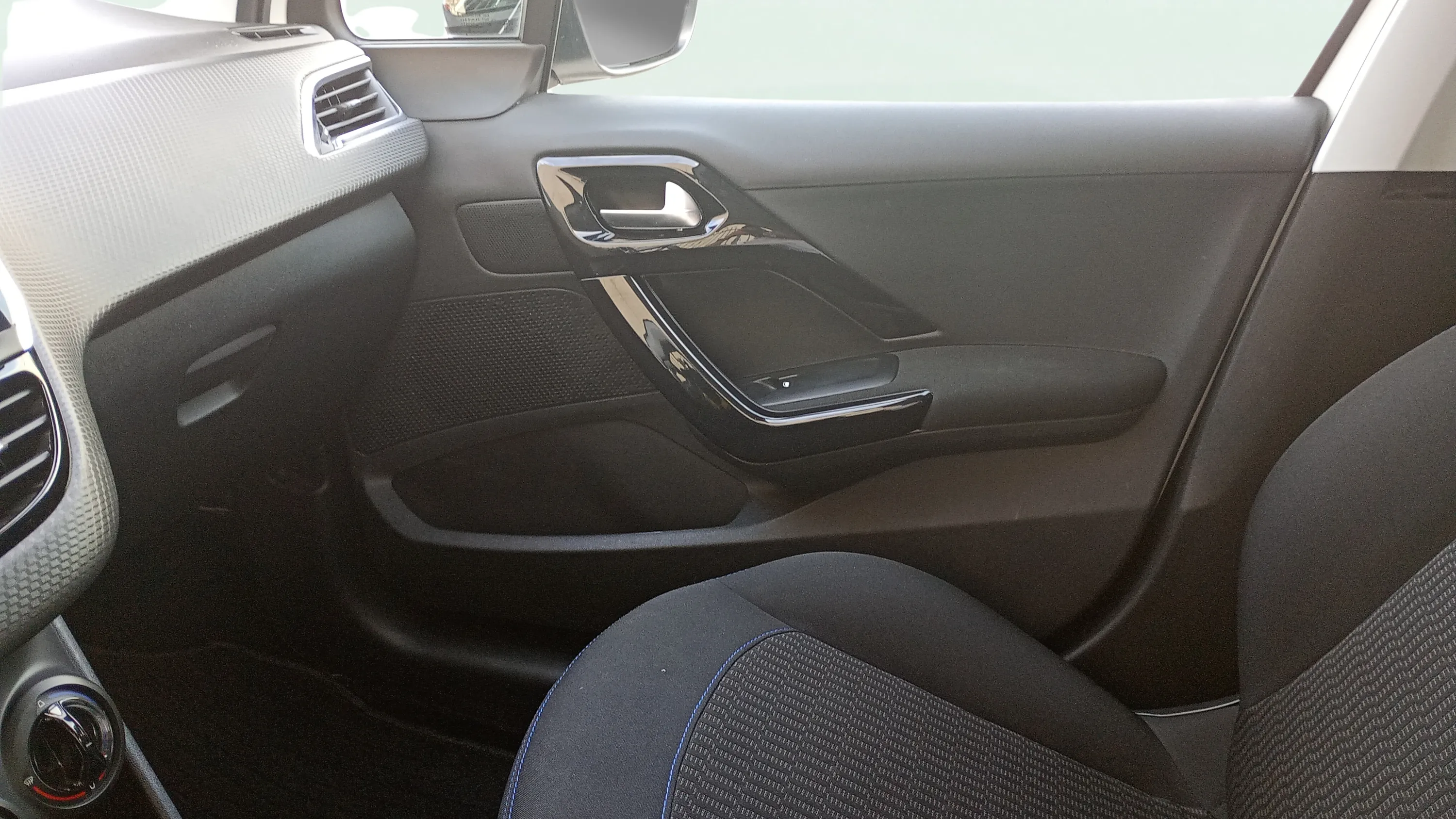 Peugeot 208 Active PureTech - foto 23