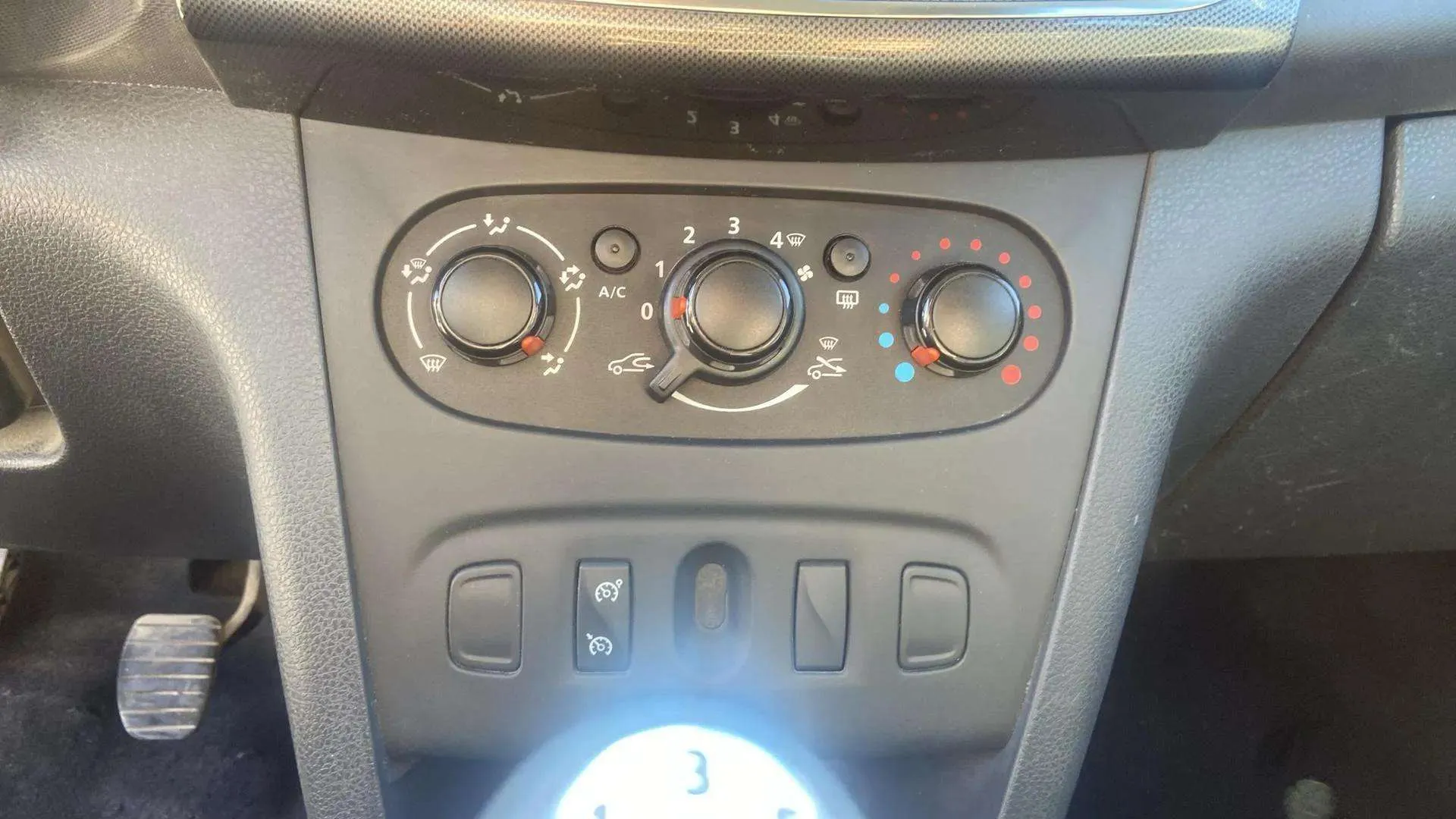 Dacia Sandero Laureate TCe - foto 18