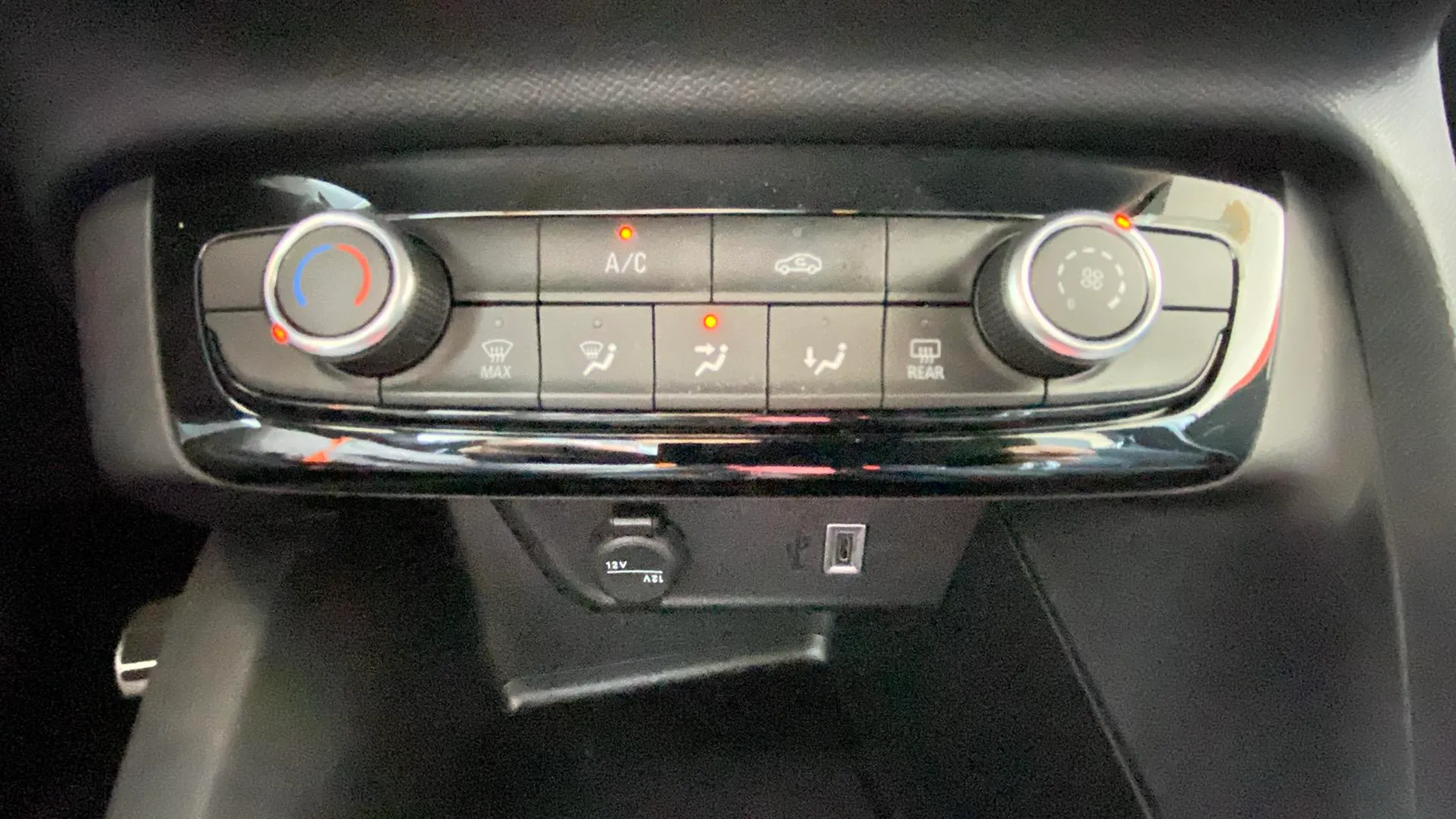 Opel Corsa 1.2T XHT Hybrid GS eDCT - foto 32