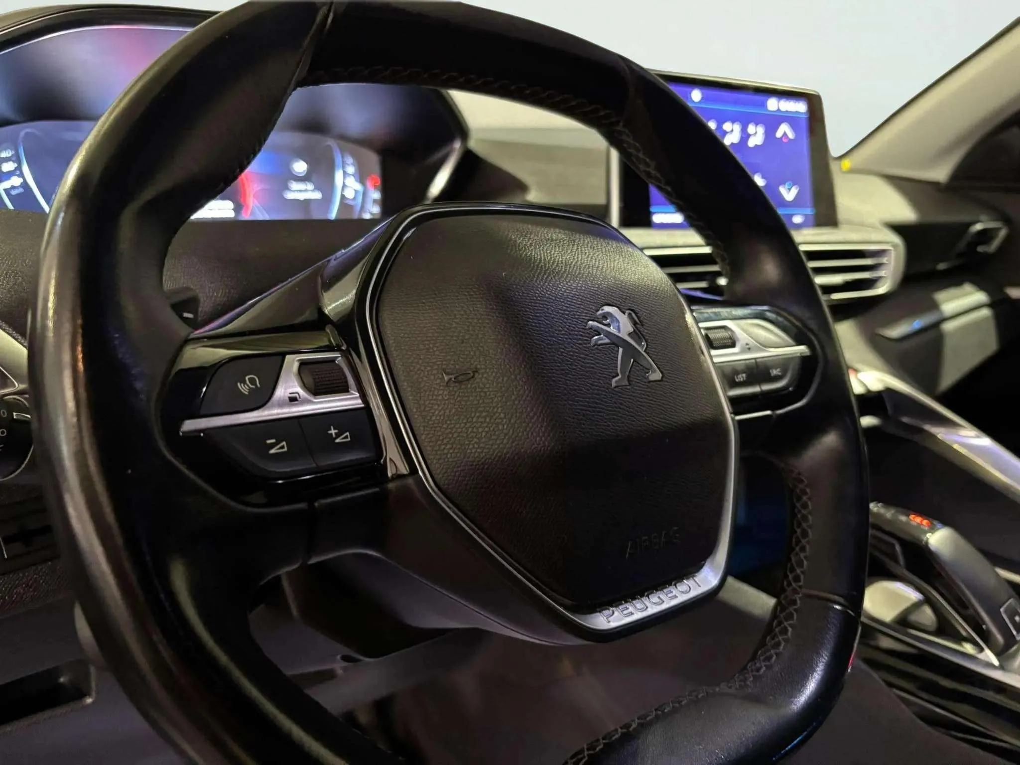 Peugeot 5008 Allure 1.2L PureTech EAT8 - foto 8