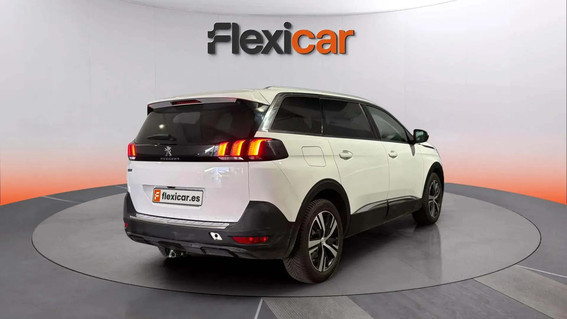 Peugeot 5008 Allure 1.2L PureTech EAT8 - foto 6