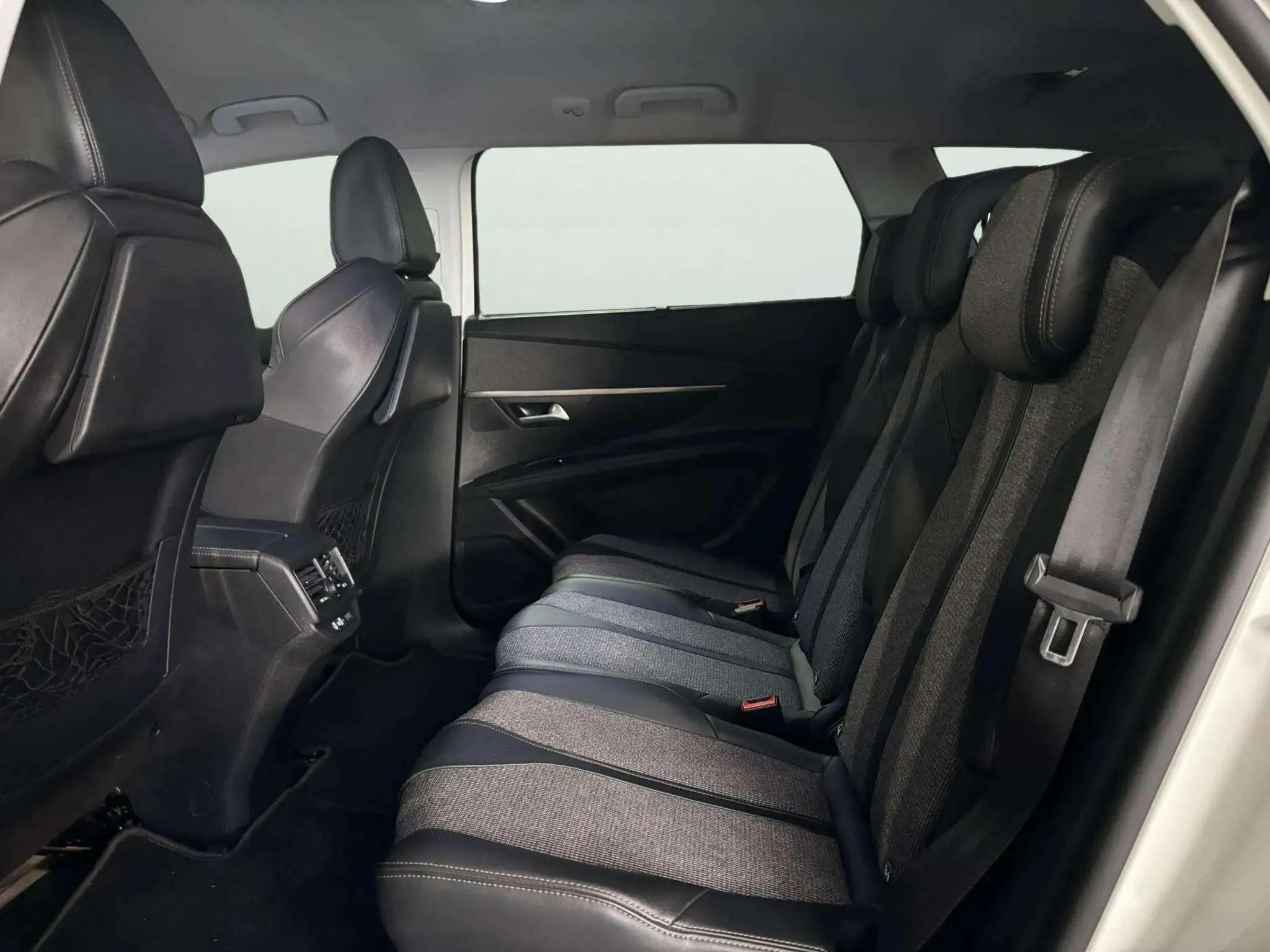 Peugeot 5008 Allure 1.2L PureTech EAT8 - foto 13