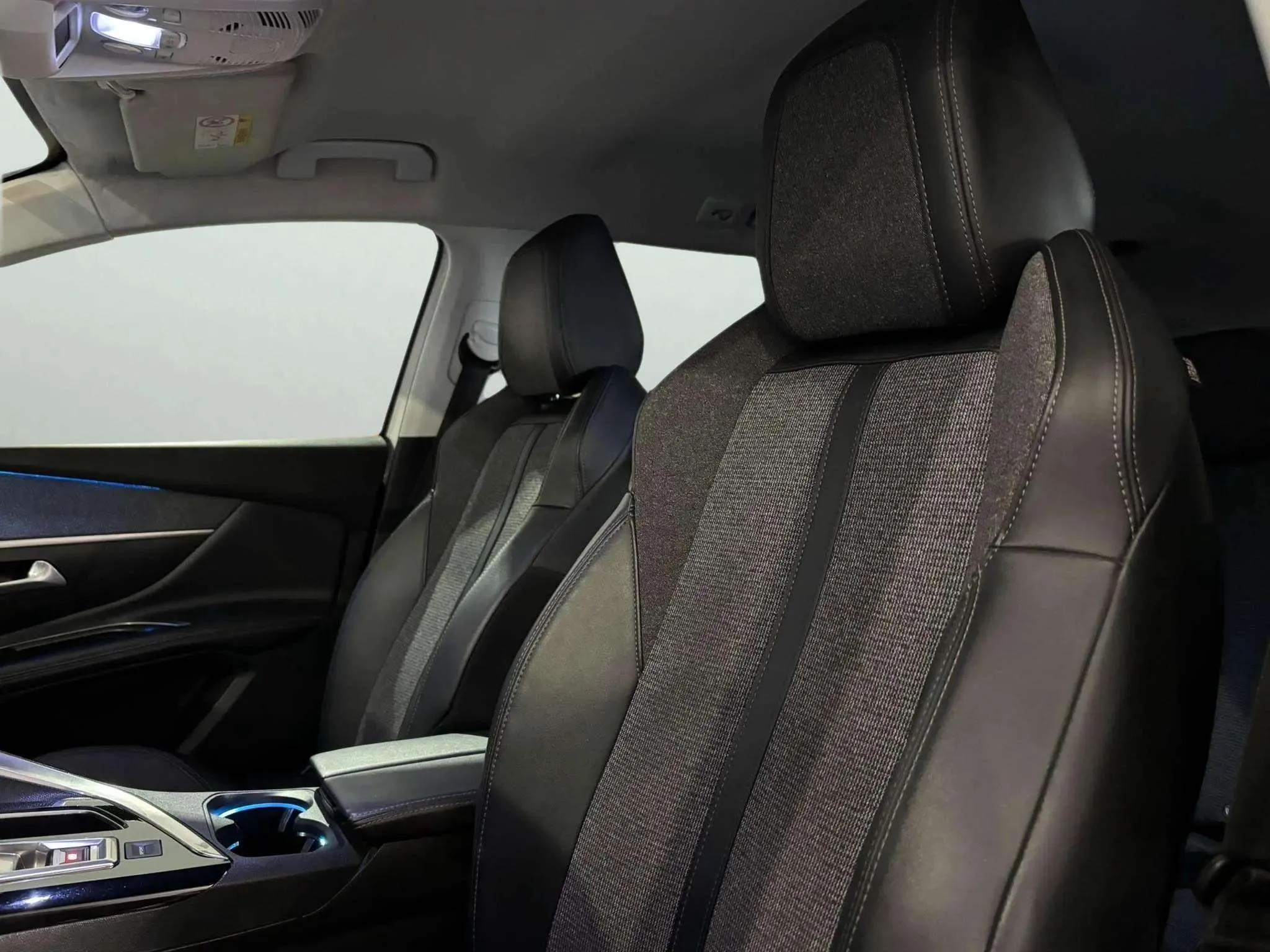 Peugeot 5008 Allure 1.2L PureTech EAT8 - foto 15