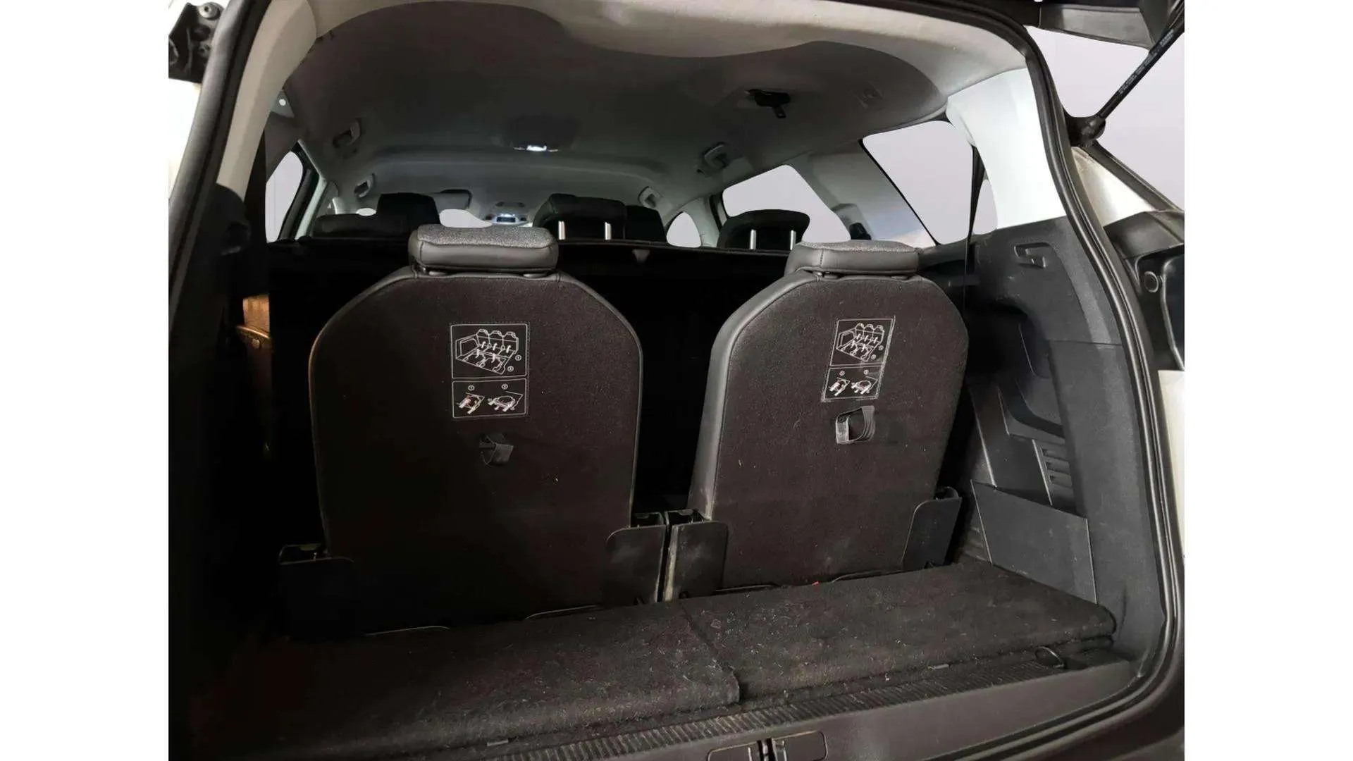 Peugeot 5008 Allure 1.2L PureTech EAT8 - foto 16