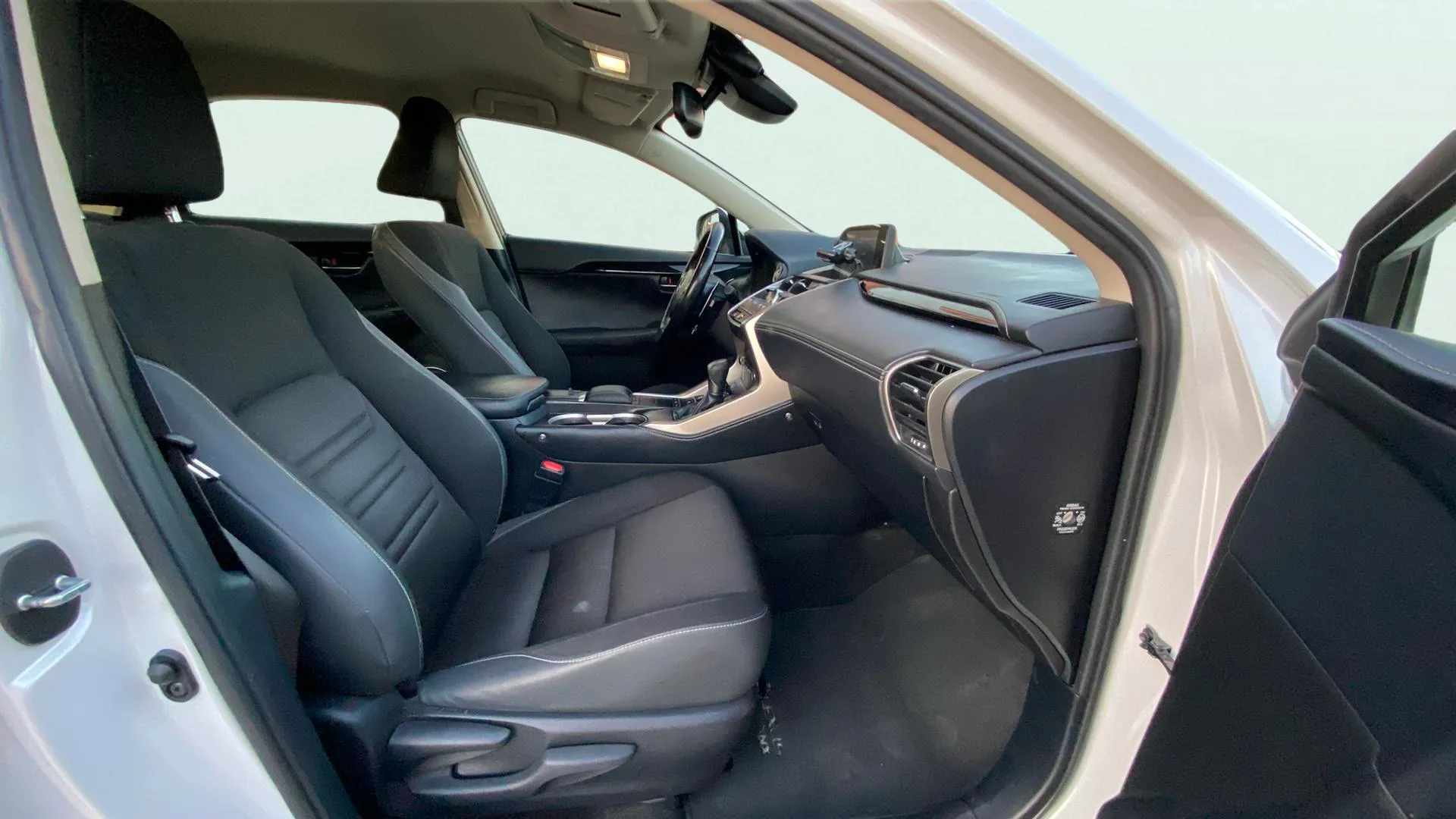 Lexus NX 2.5 300h Business 2WD - foto 13