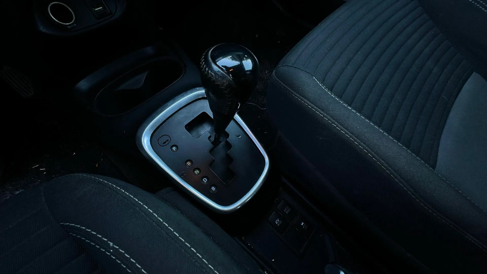 Toyota Yaris 1.5 100H Active Tech - foto 16