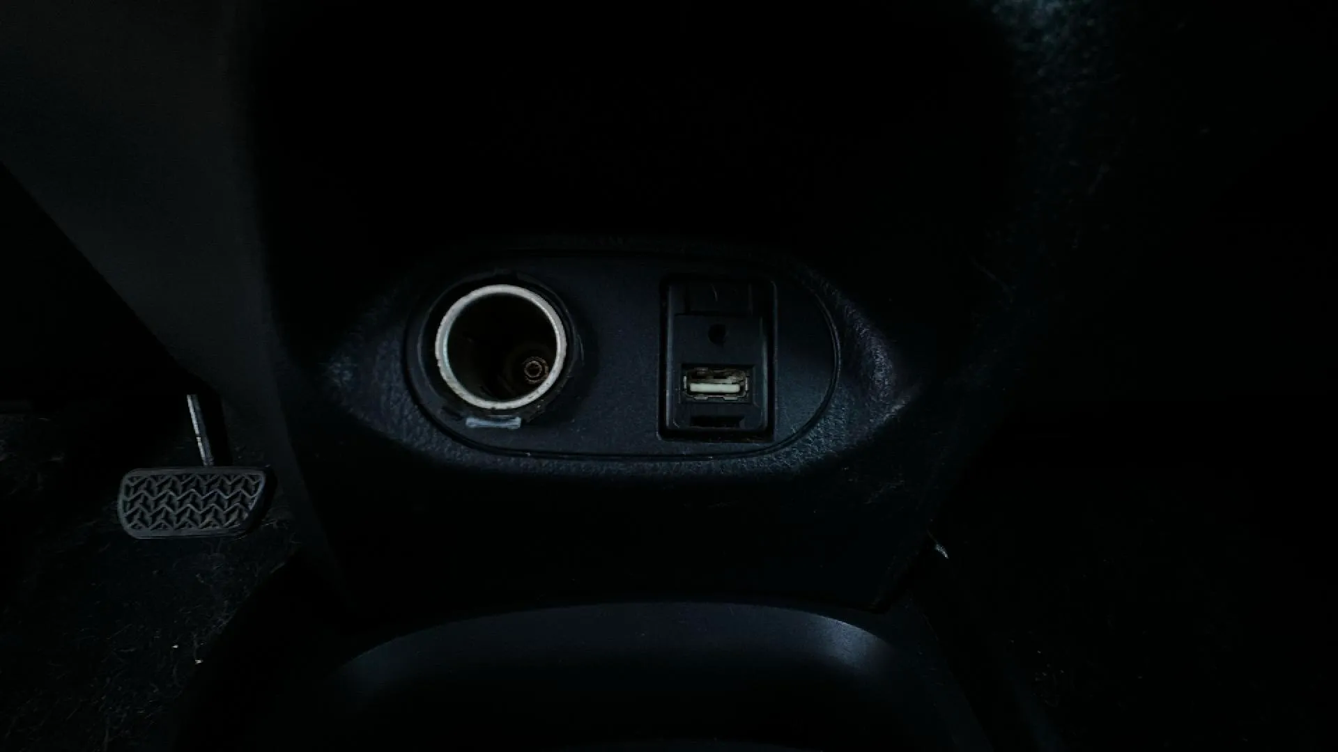 Toyota Yaris 1.5 100H Active Tech - foto 18