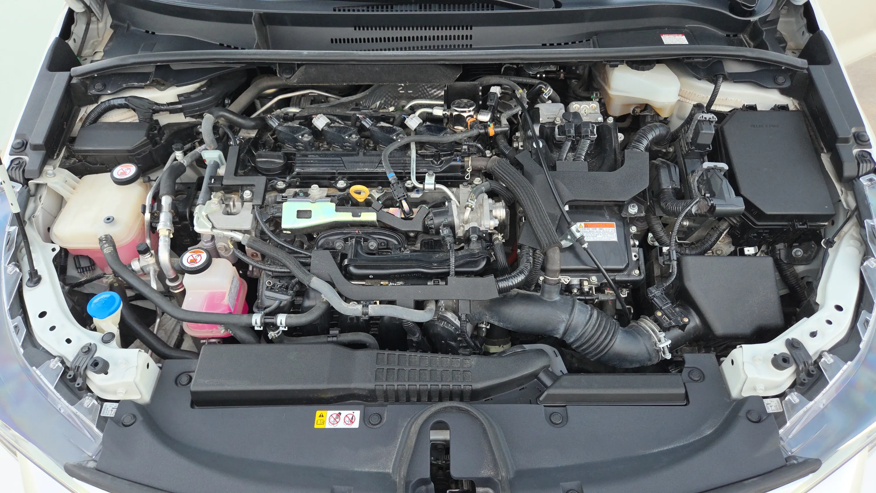 Toyota Corolla 2.0 180H Advance E-CVT Touring Sport - foto 29