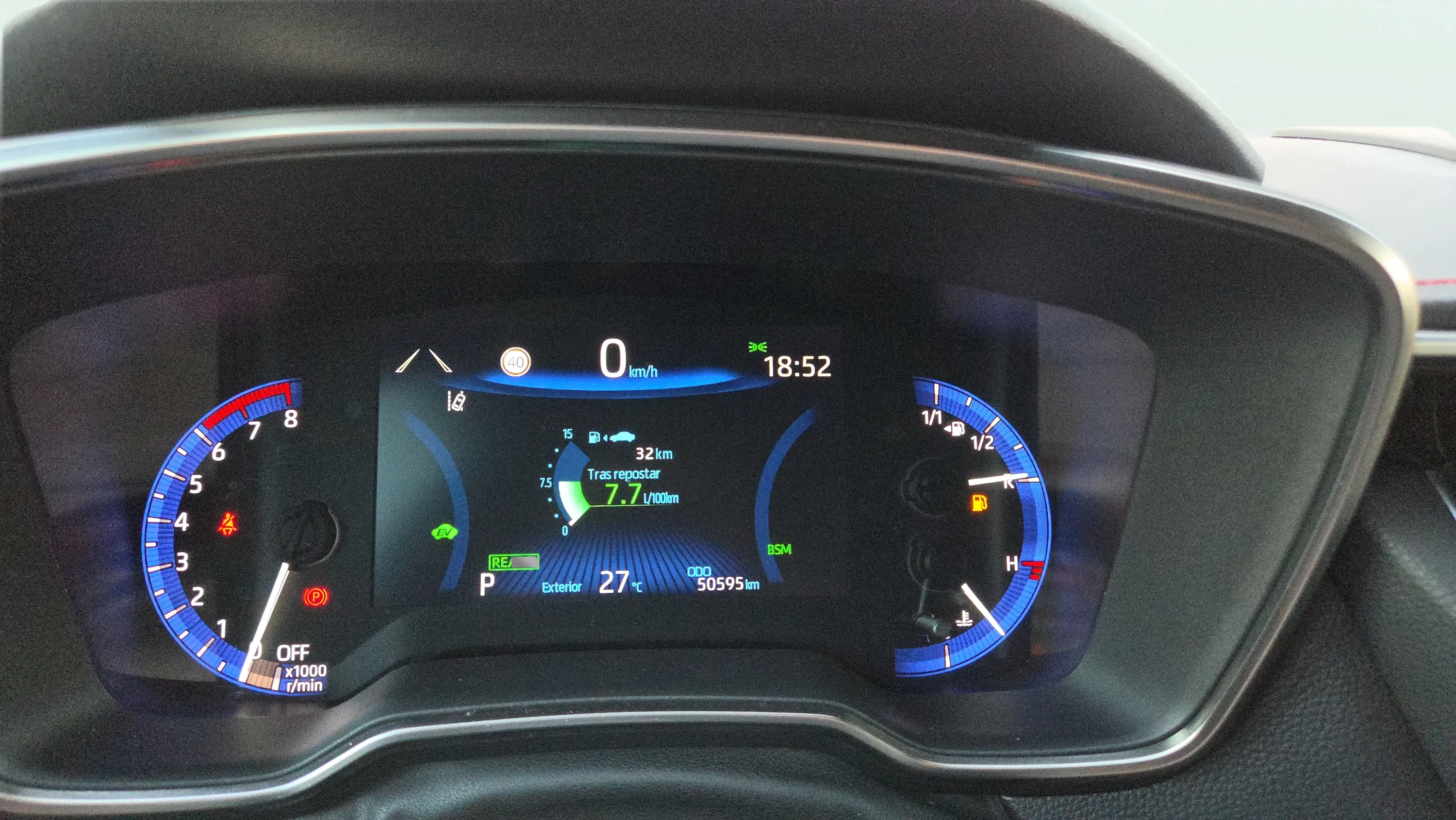 Toyota Corolla 2.0 180H Advance E-CVT Touring Sport - foto 19