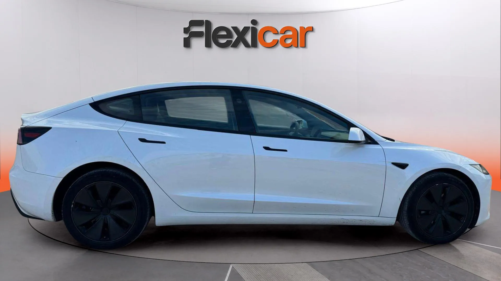 Tesla Model 3 RWD - foto 8