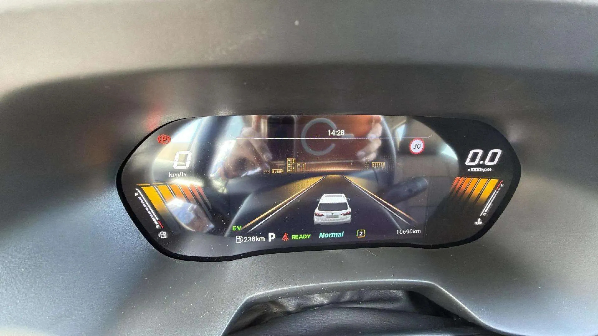 MG ZS Hybrid+ Luxury - foto 17