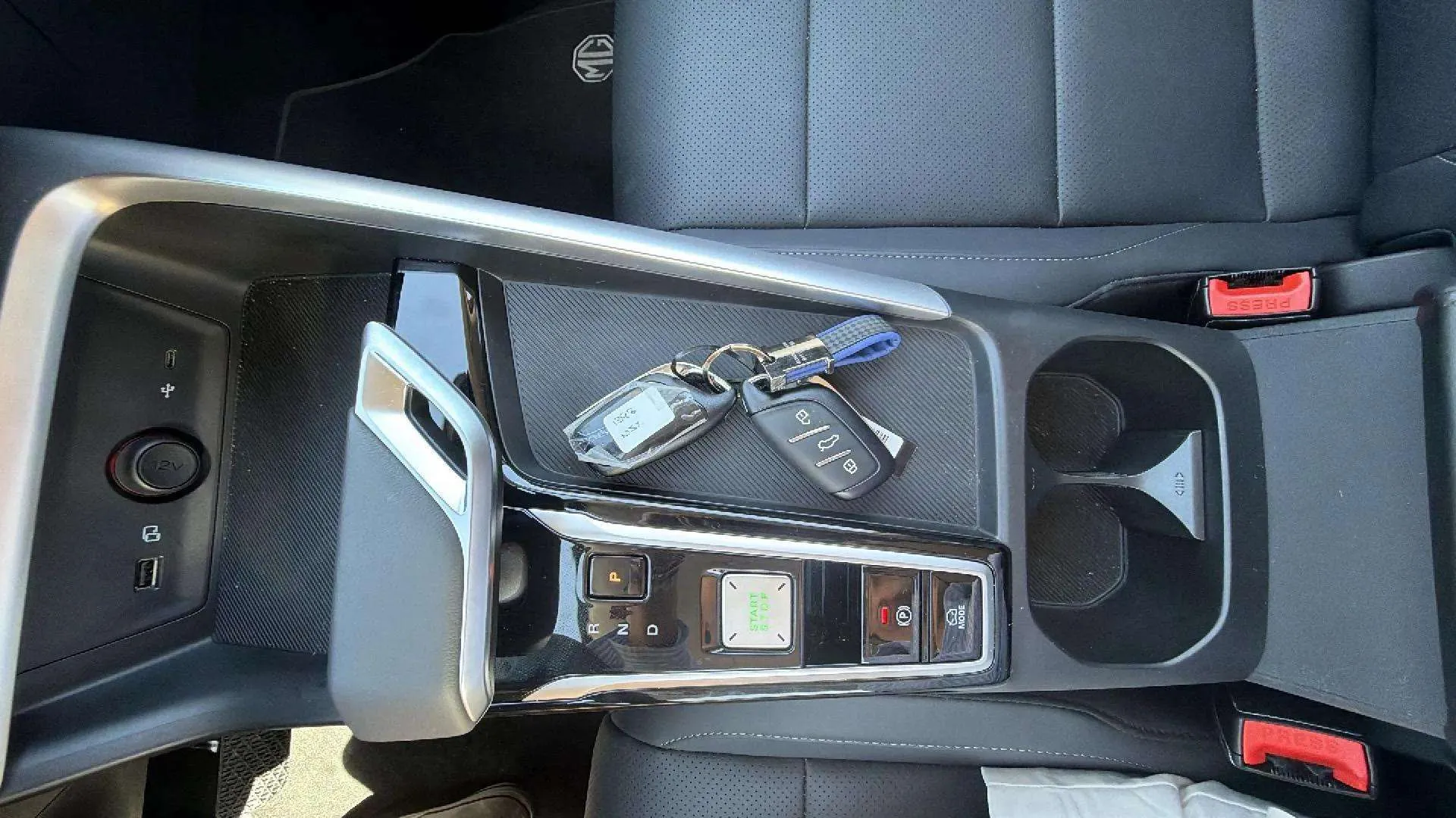 MG ZS Hybrid+ Luxury - foto 28