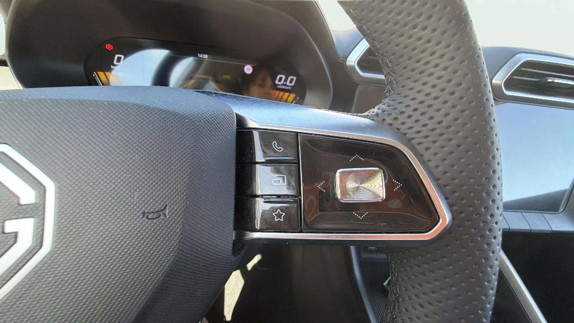 MG ZS Hybrid+ Luxury - foto 25