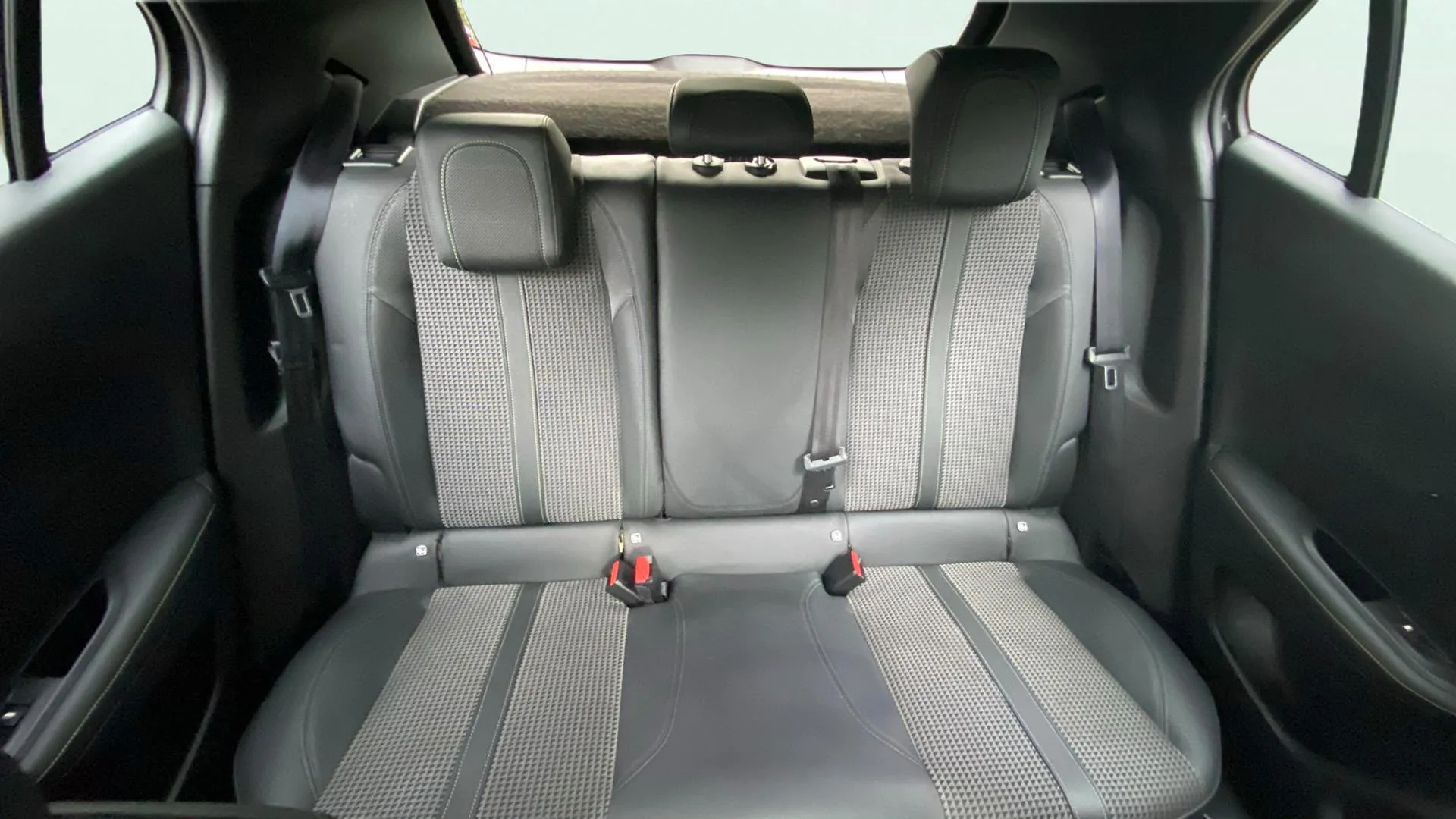 Peugeot 2008 GT Line PureTech 130 BVM6 - foto 24