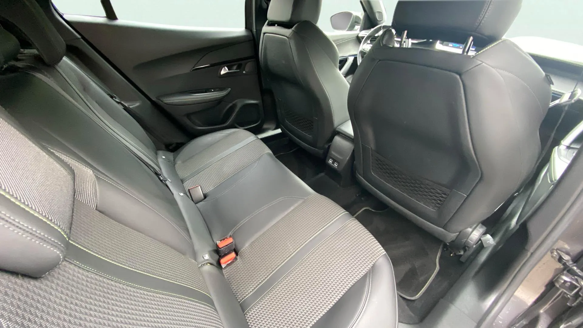 Peugeot 2008 GT Line PureTech 130 BVM6 - foto 23