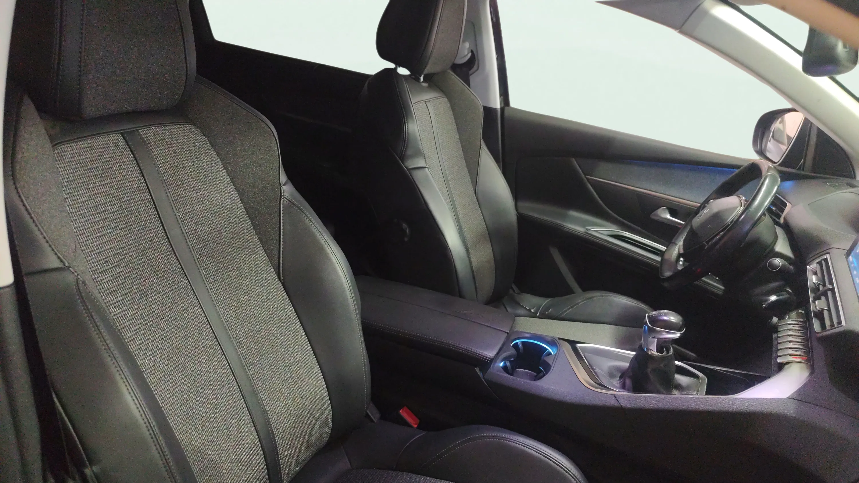 Peugeot 5008 Allure 1.5L BlueHDi - foto 22