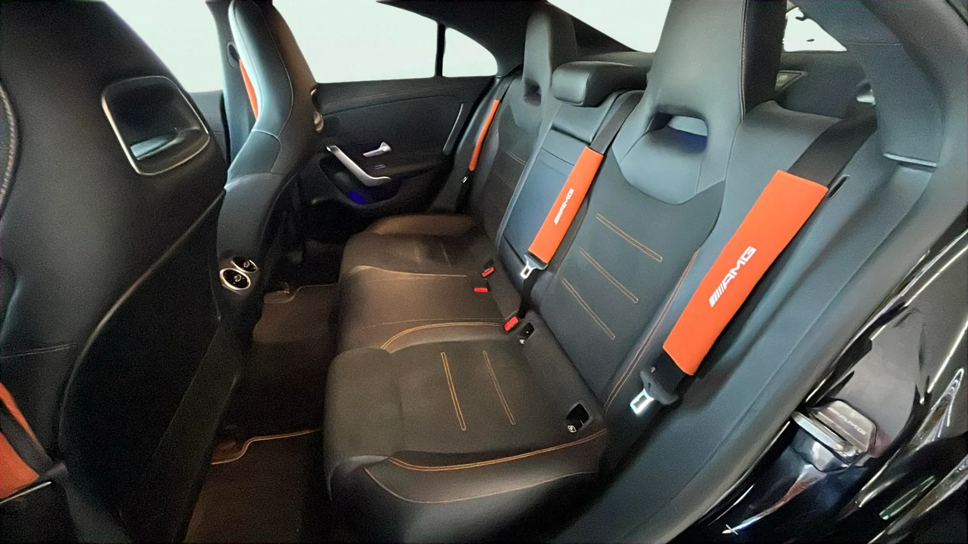 Mercedes-Benz CLA 200 - foto 13