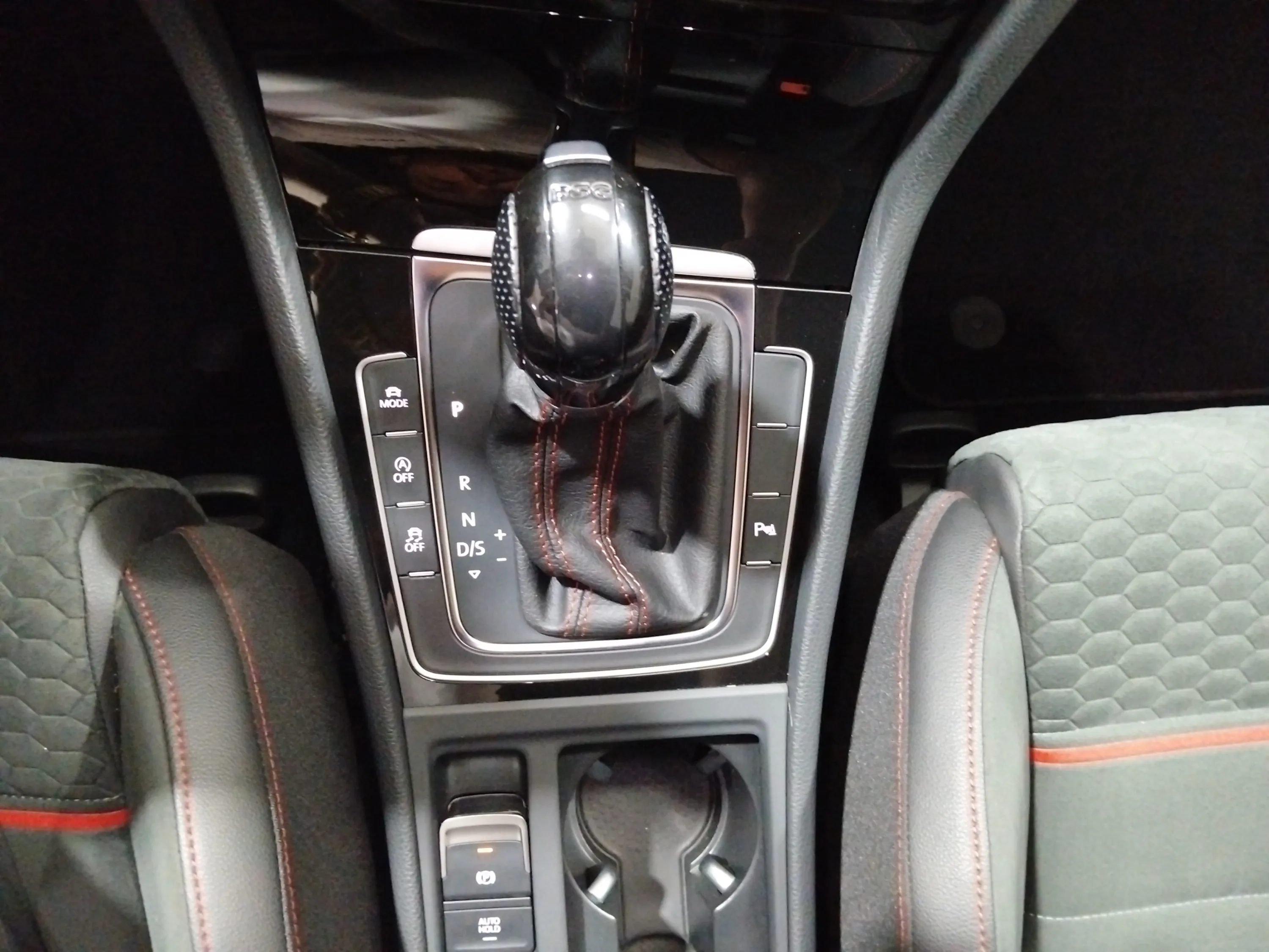 Volkswagen Golf GTI 2.0 TSI DSG - foto 21
