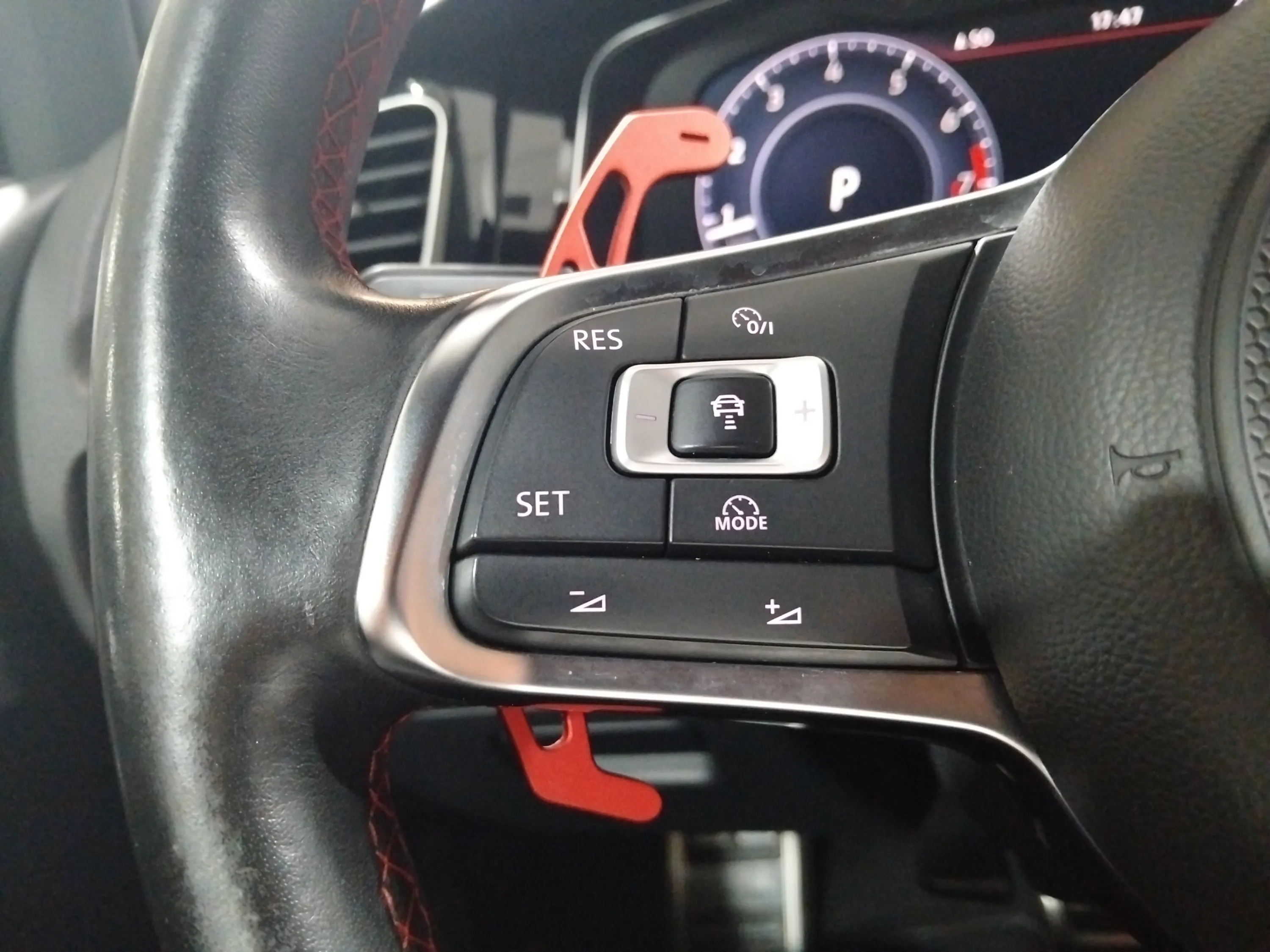 Volkswagen Golf GTI 2.0 TSI DSG - foto 24