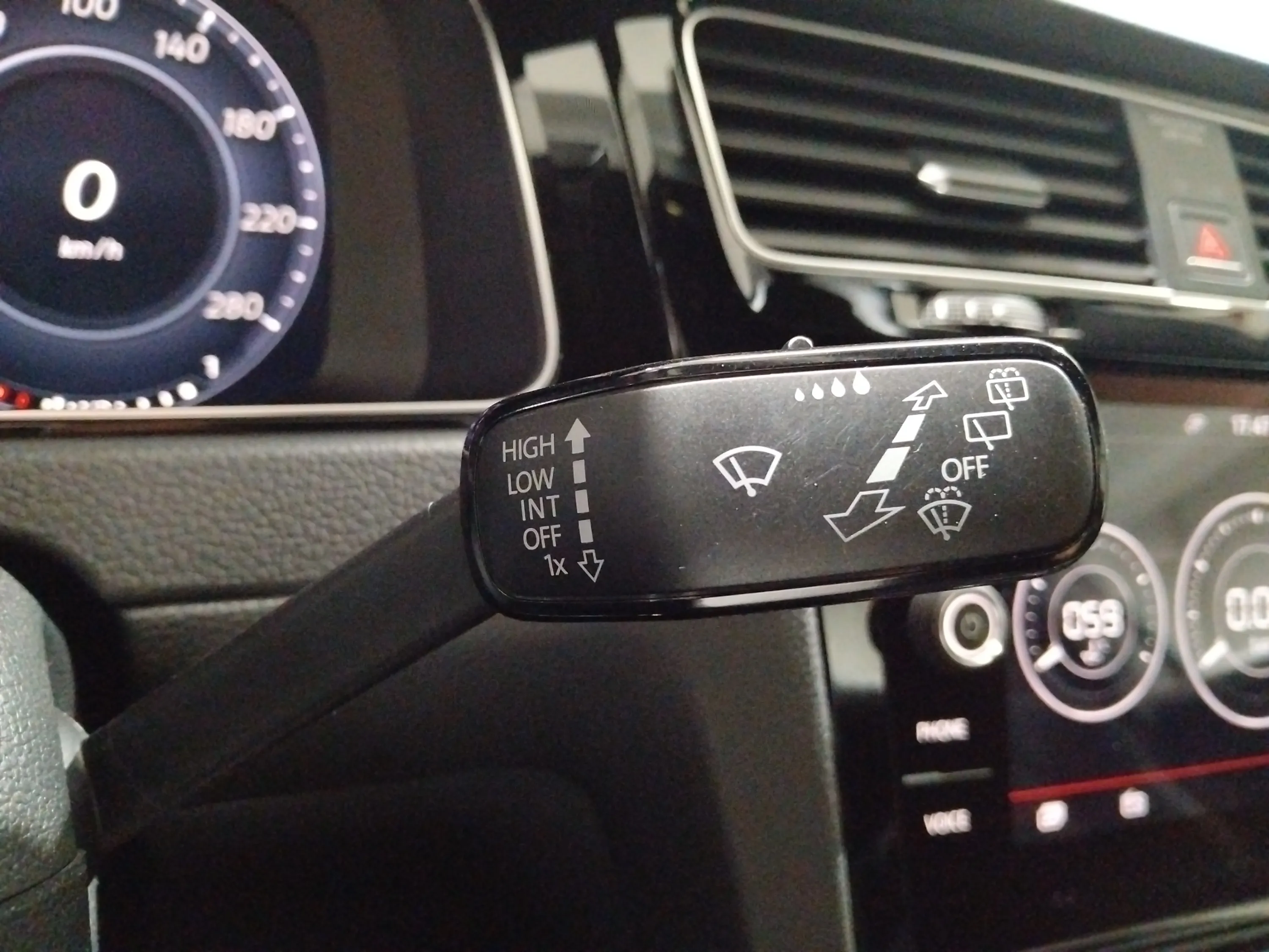 Volkswagen Golf GTI 2.0 TSI DSG - foto 25