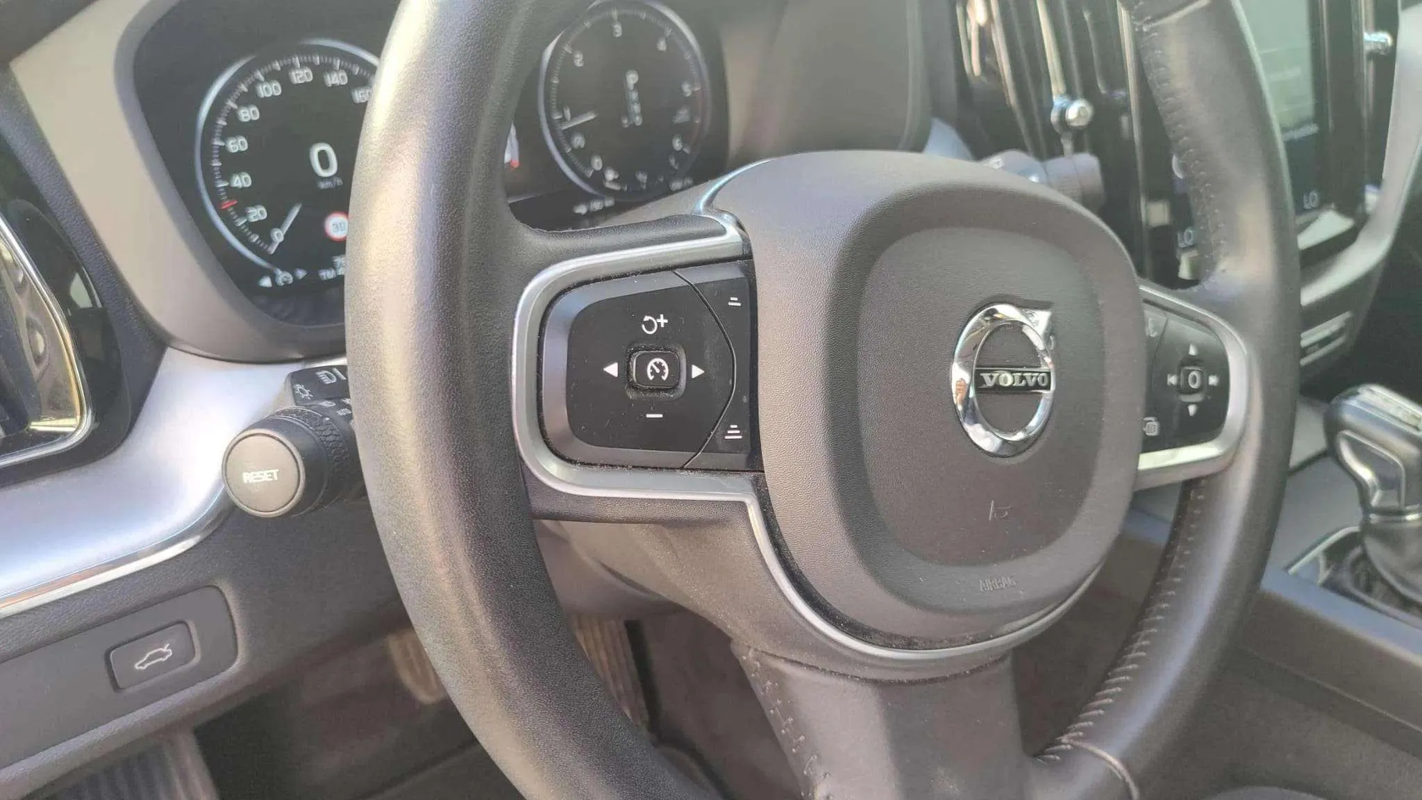 Volvo XC60 2.0 D4 Business Plus - foto 9