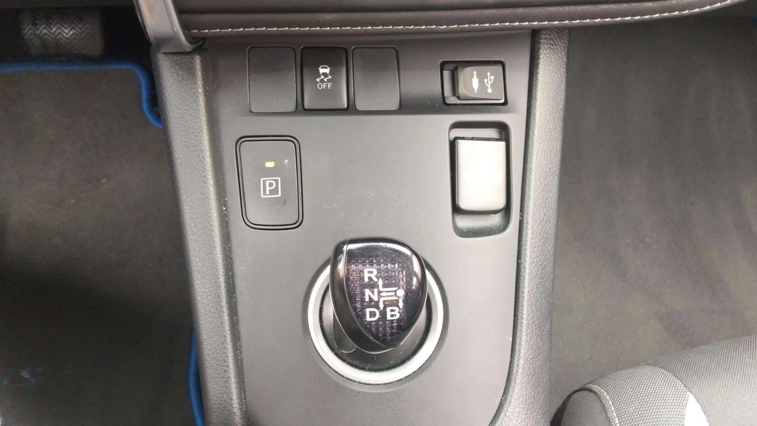Toyota Auris 1.8 140H Hybrid Advance - foto 19