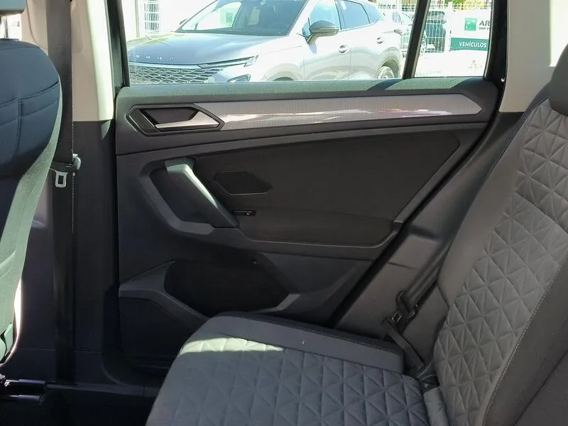 Volkswagen Tiguan Life 2.0 TDI DSG - foto 31