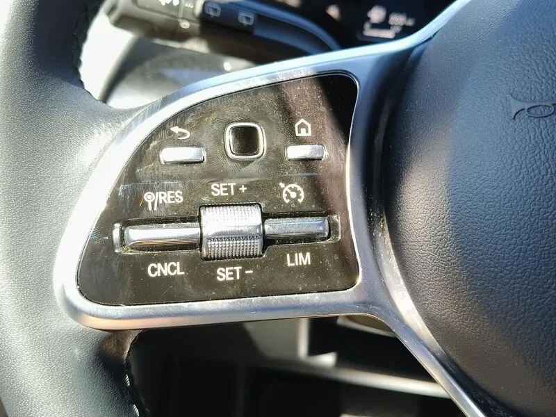 Mercedes-Benz GLA 200D - foto 24