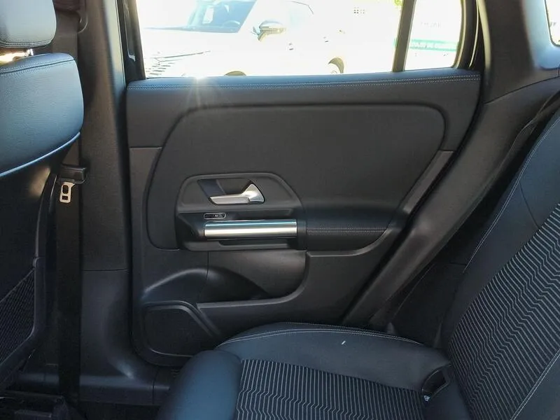 Mercedes-Benz GLA 200D - foto 30