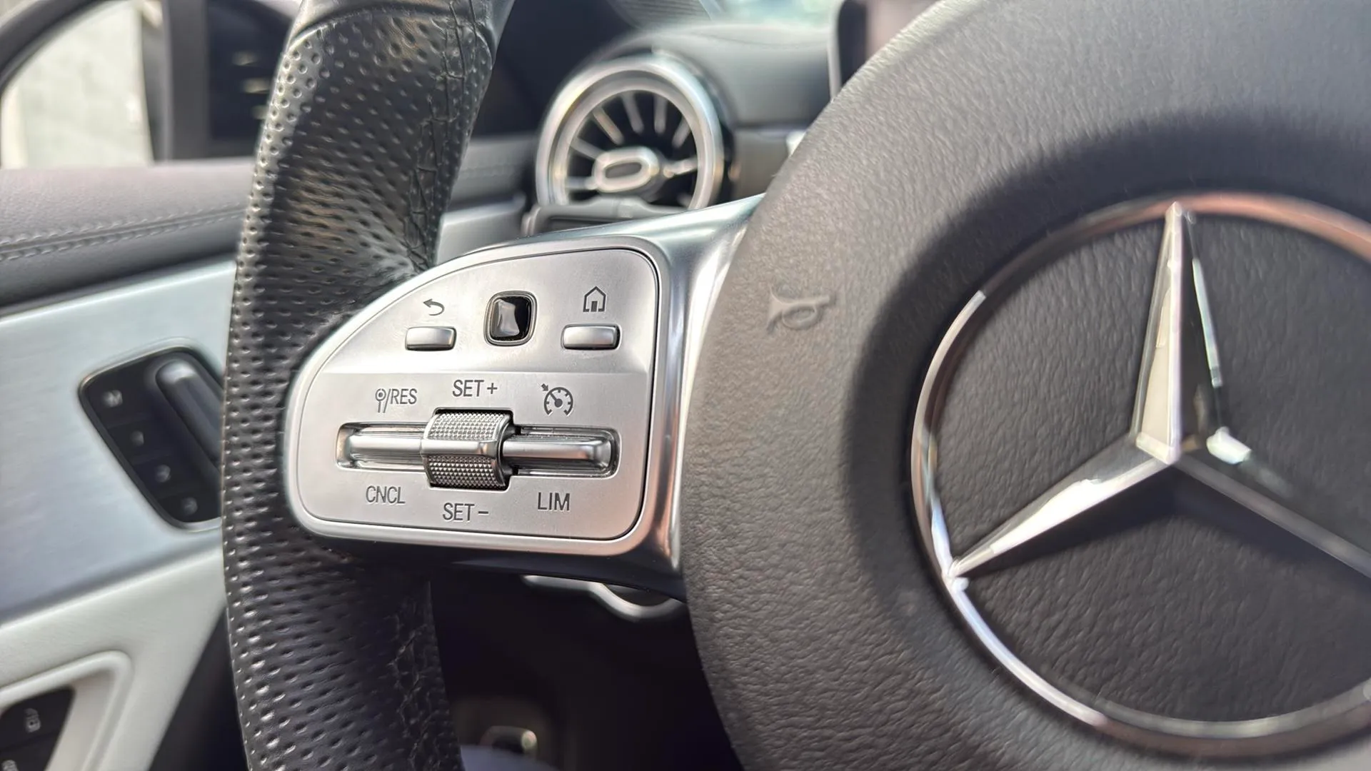 Mercedes-Benz CLA 200 - foto 15