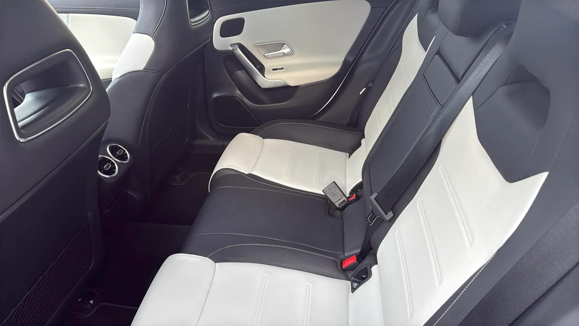 Mercedes-Benz CLA 200 - foto 28