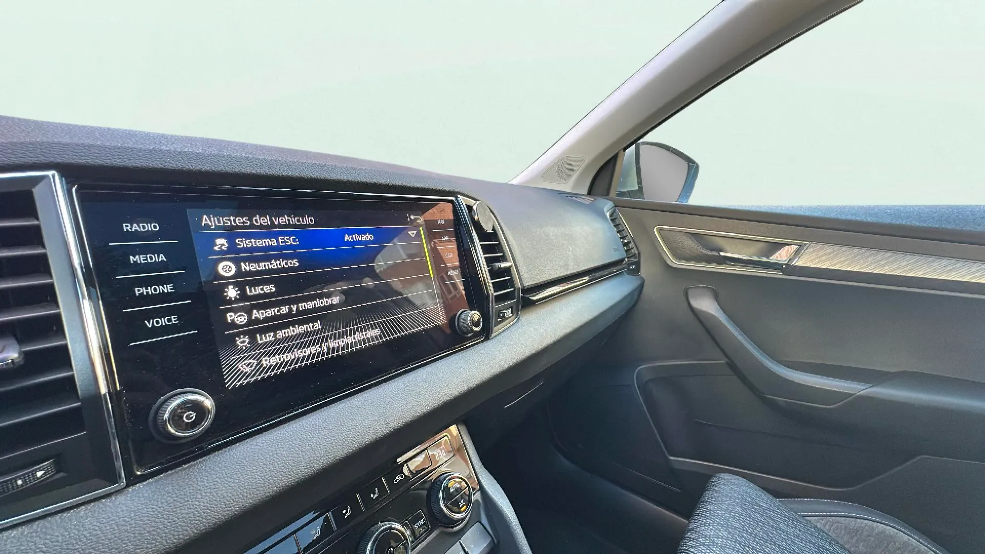 Škoda Karoq 1.5 TSI DSG ACT Style - foto 25