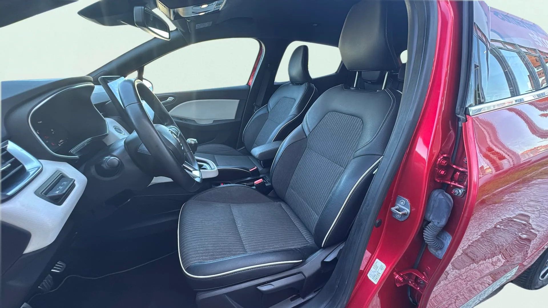 Renault Clio Techno TCe 90 - foto 13