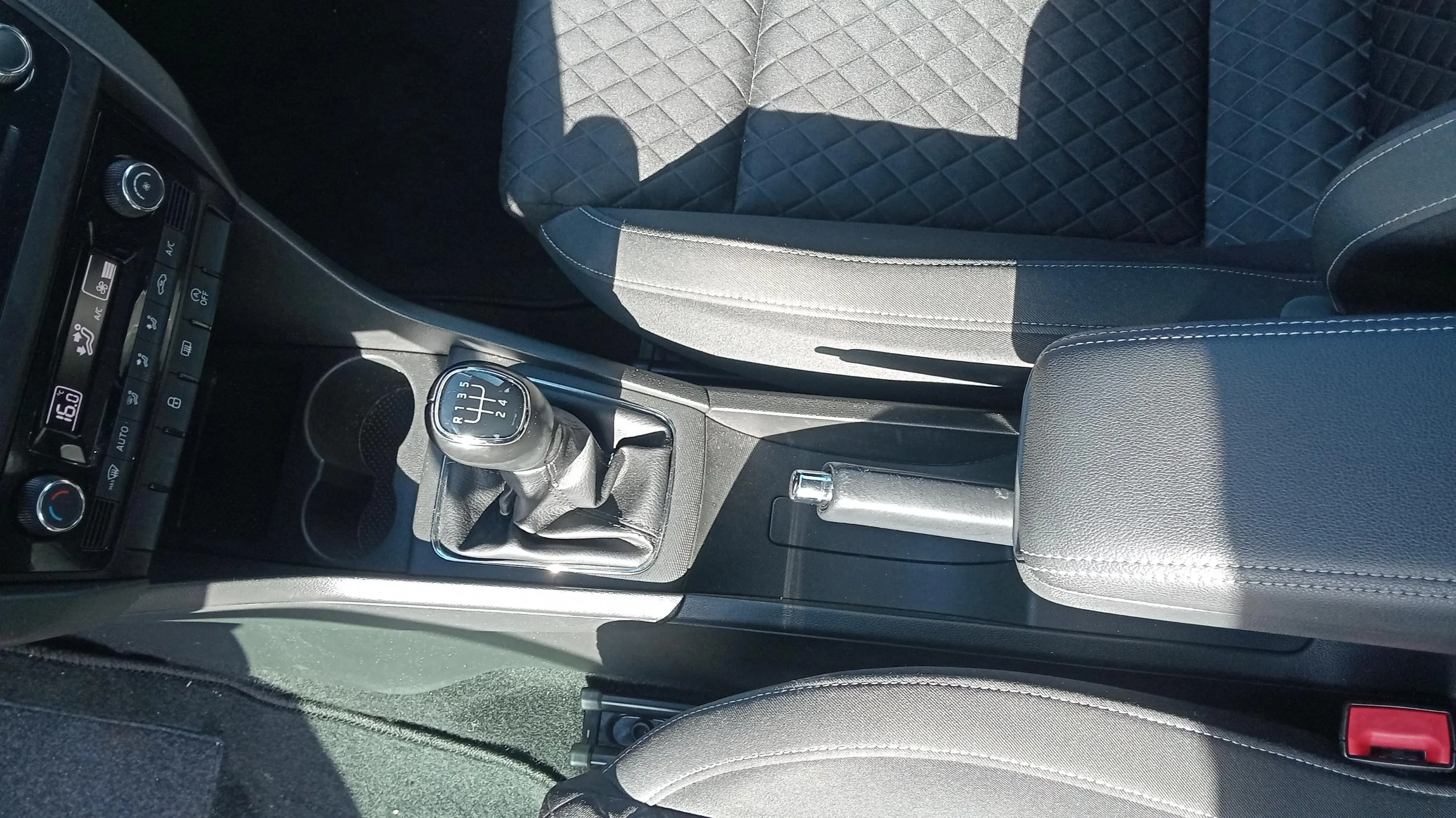 Škoda Rapid 1.0 TSI Active - foto 23