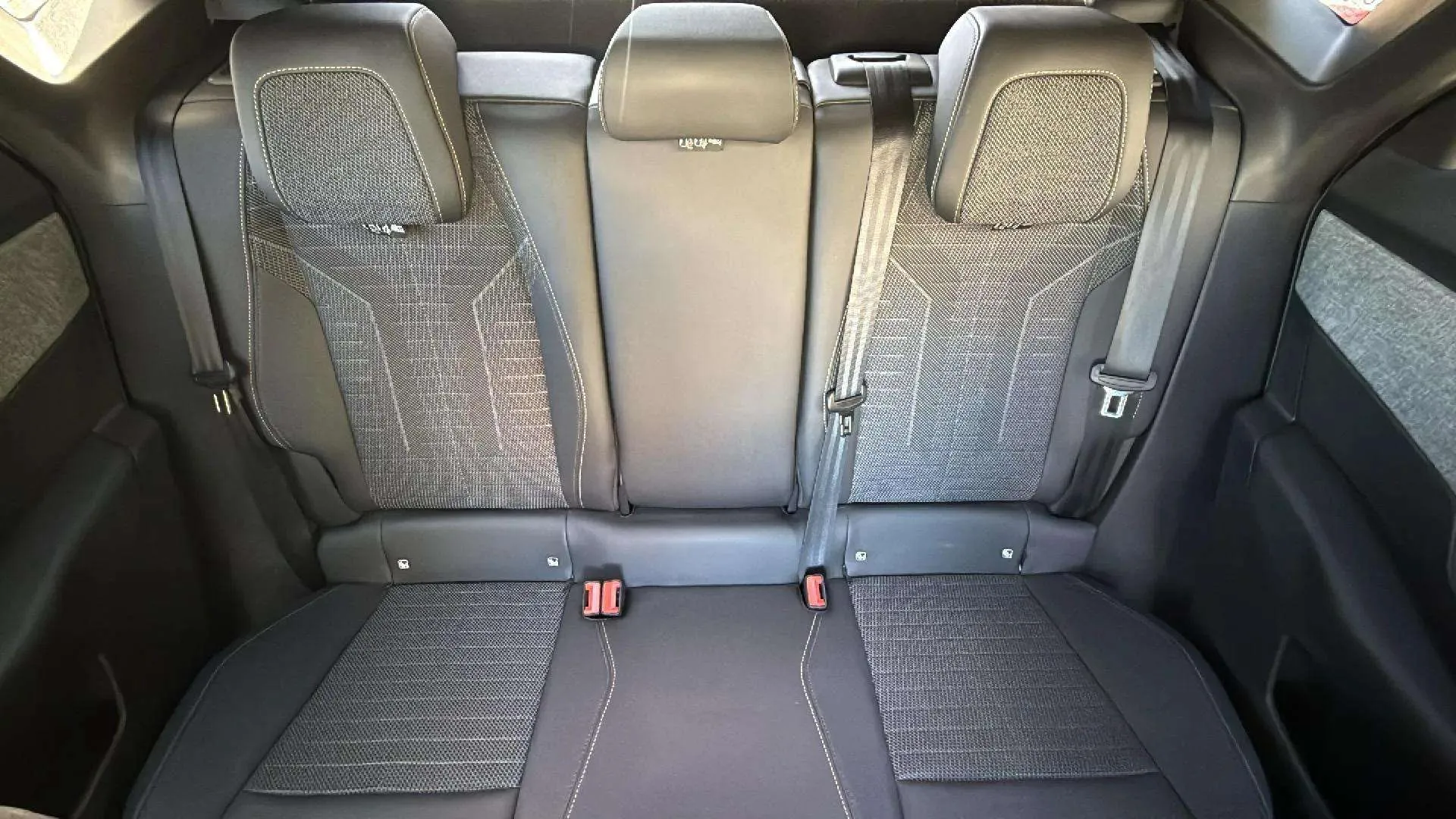 Peugeot 3008 1.2 Allure Pack eDCS6 - foto 21