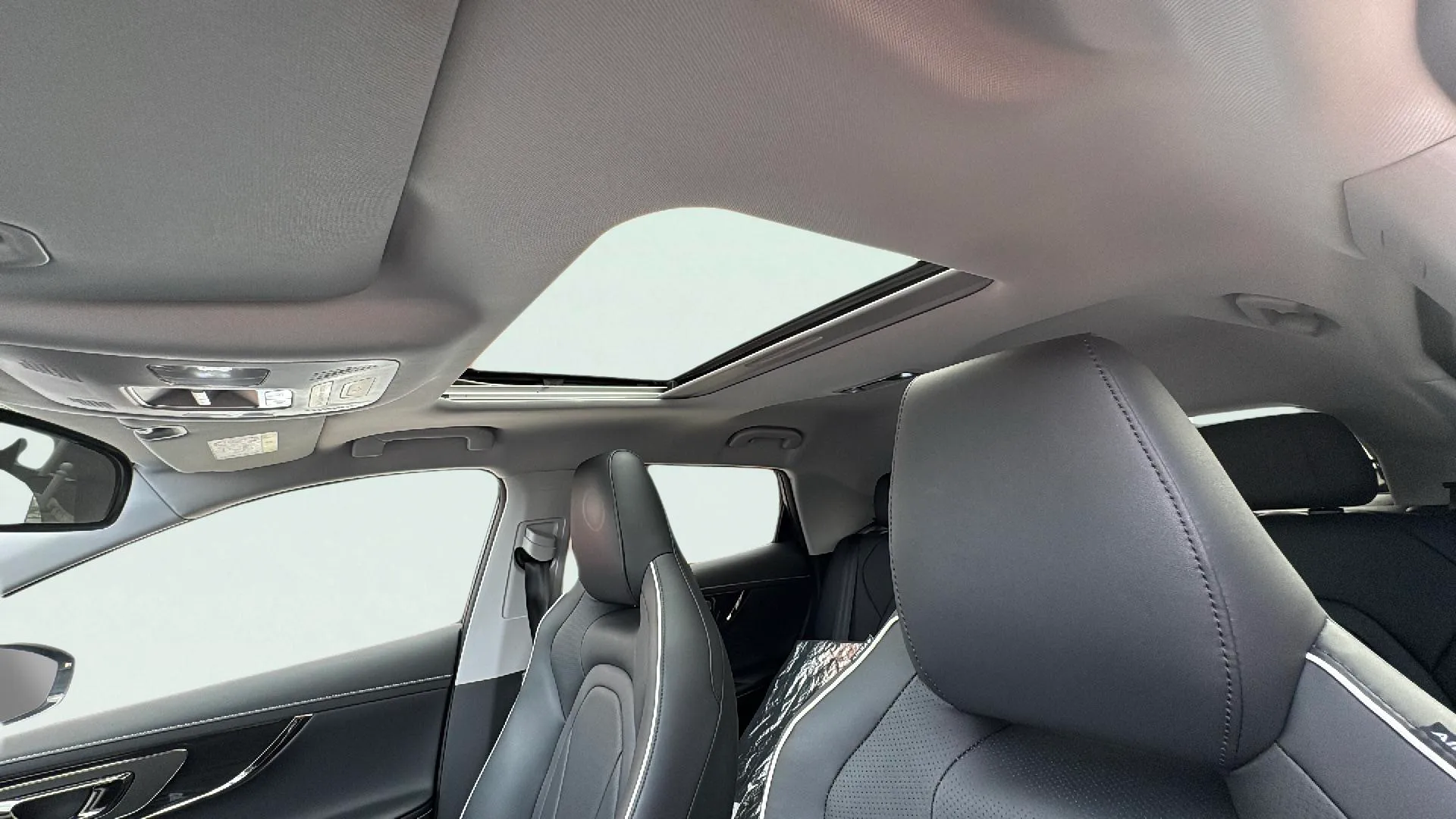 Omoda 5 Premium 1.6 T-GDi - foto 17