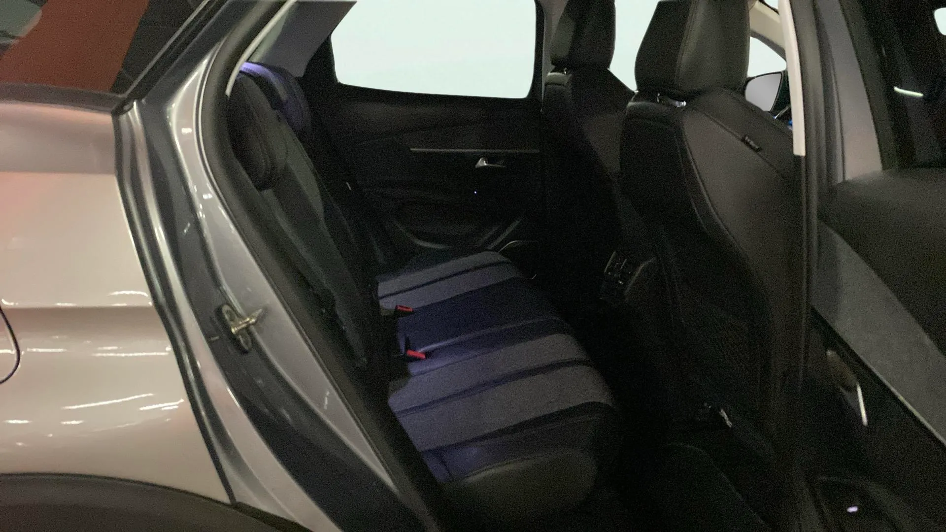 Peugeot 3008 1.5L BlueHDi Allure - foto 24
