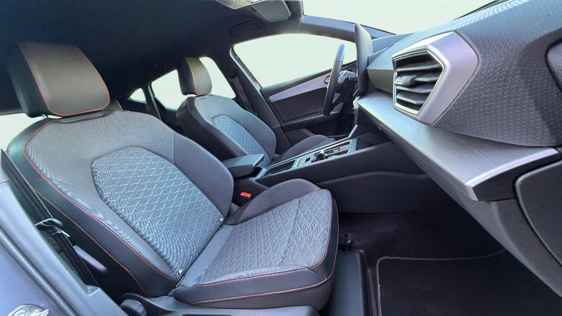 SEAT León 1.5 eTSI DSG FR - foto 16