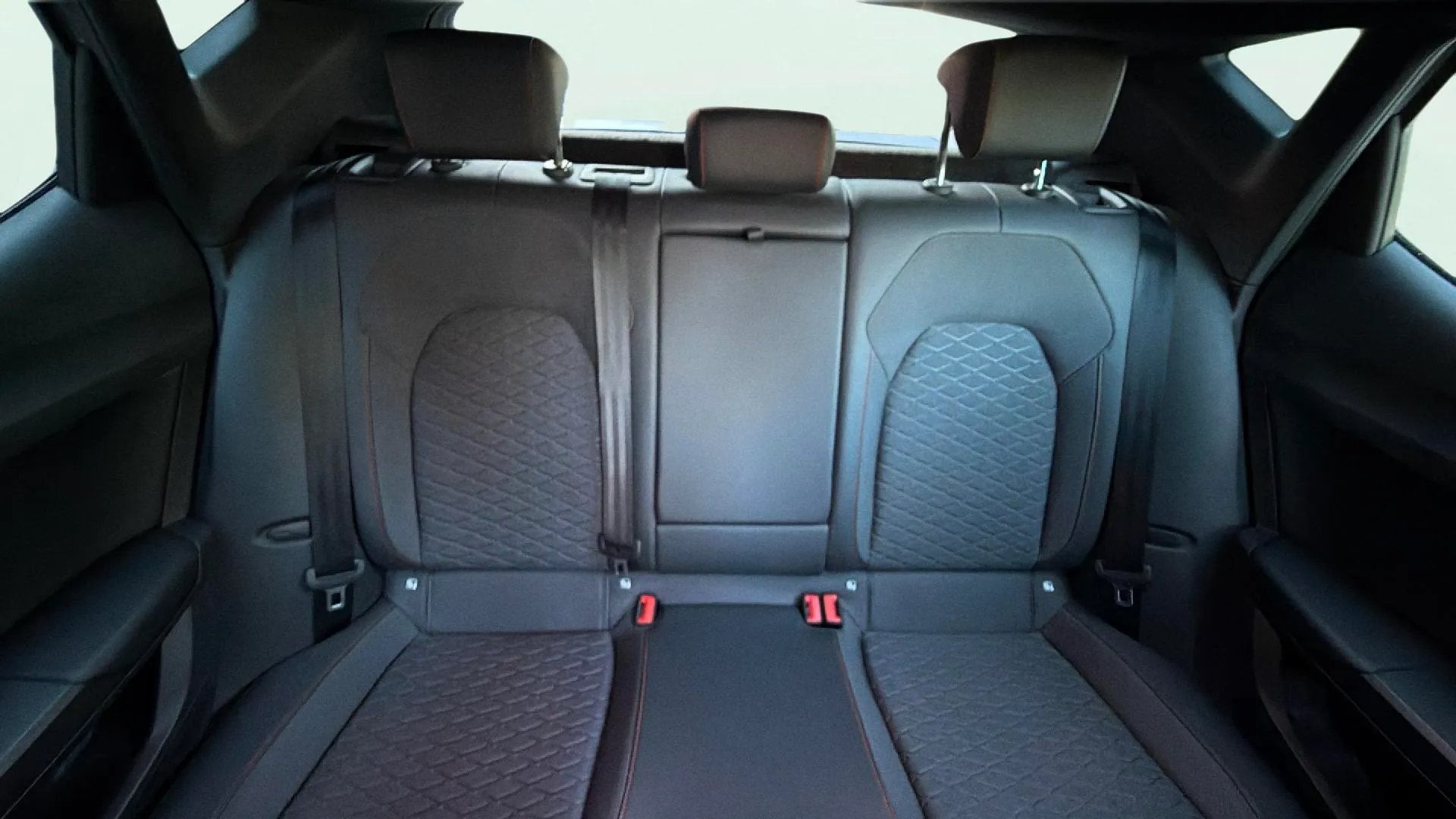 SEAT León 1.5 eTSI DSG FR - foto 17