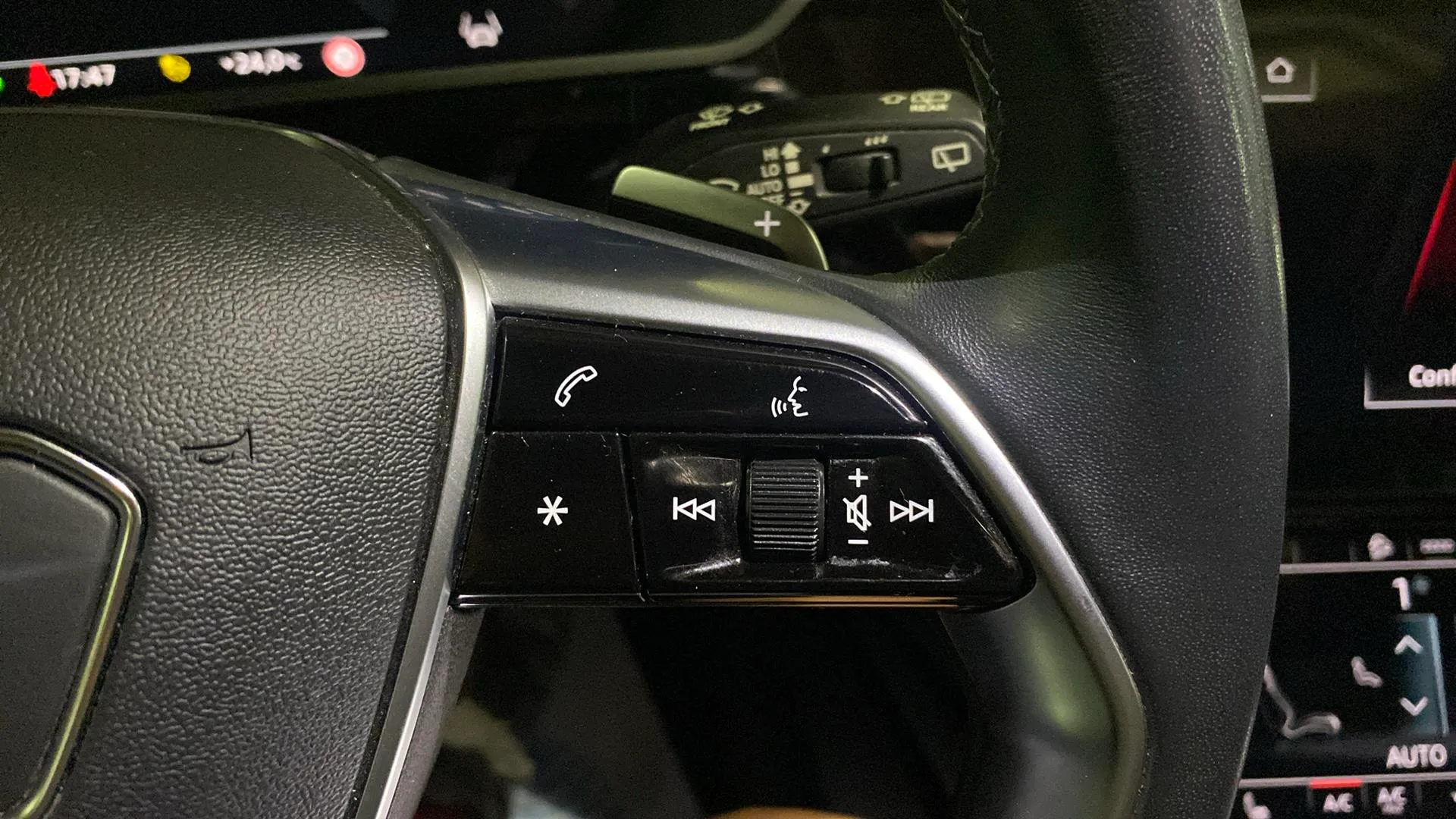 Audi Q8 e-tron S line 55 quattro - foto 16