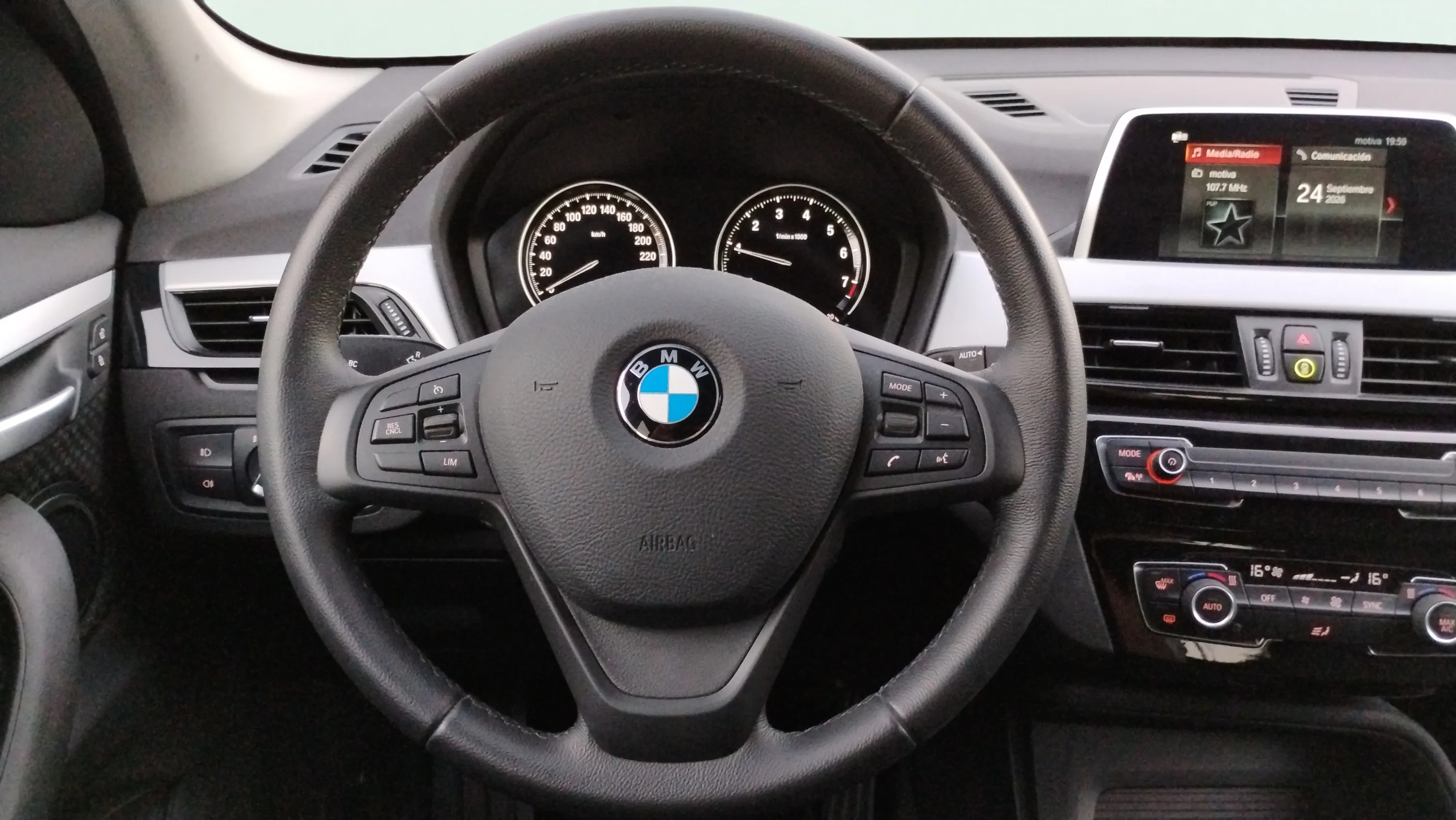 BMW X1 sDrive18i - foto 17