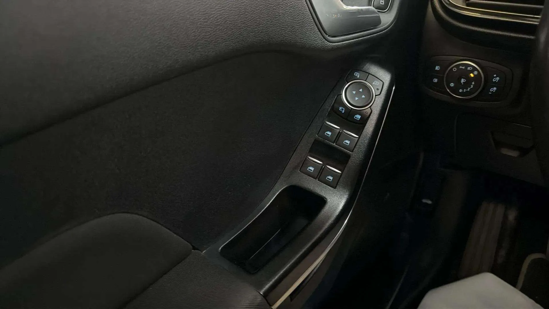 Ford Fiesta 1.0 EcoBoost Titanium - foto 18