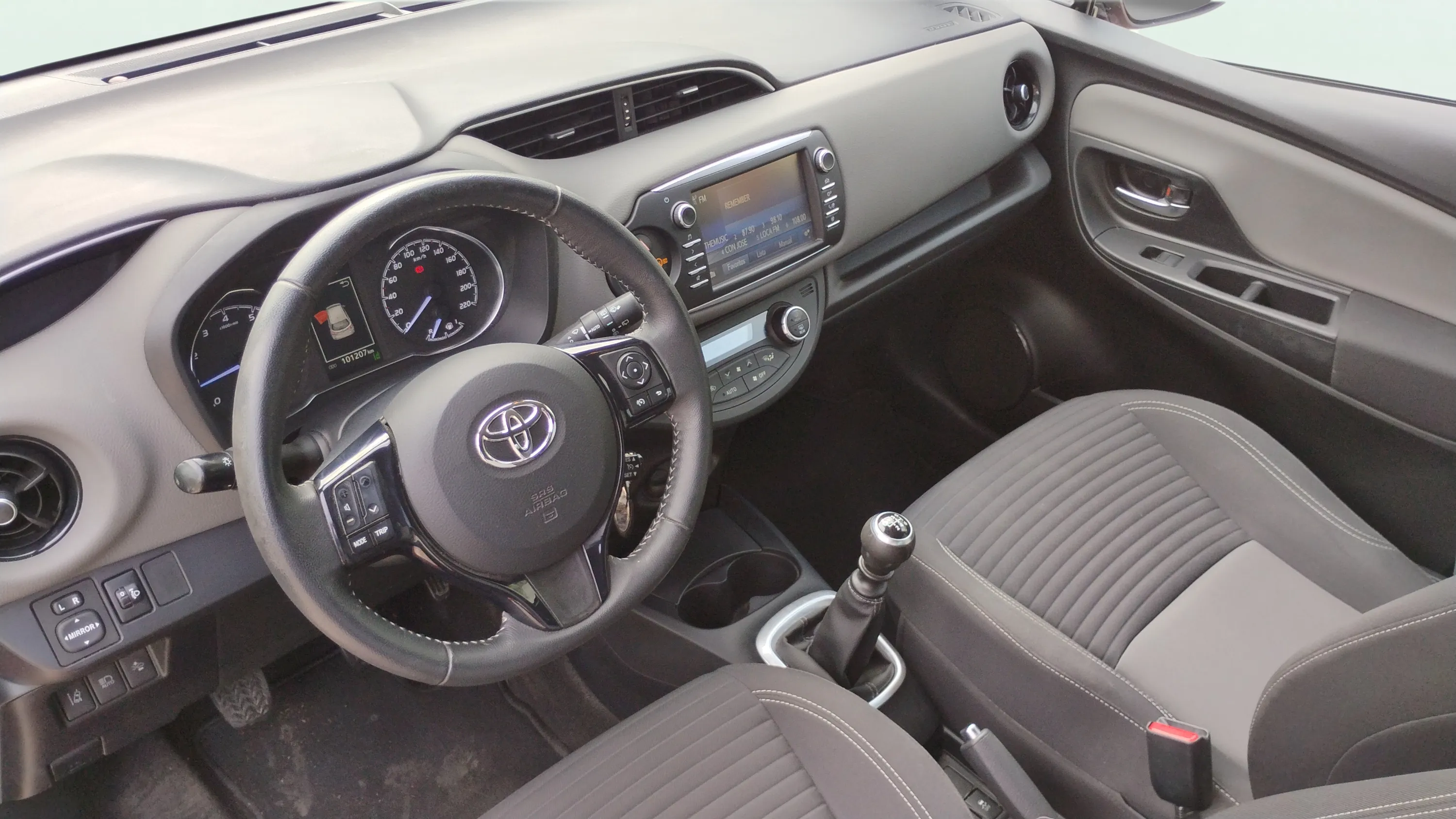 Toyota Yaris 1.0 70 Active - foto 23