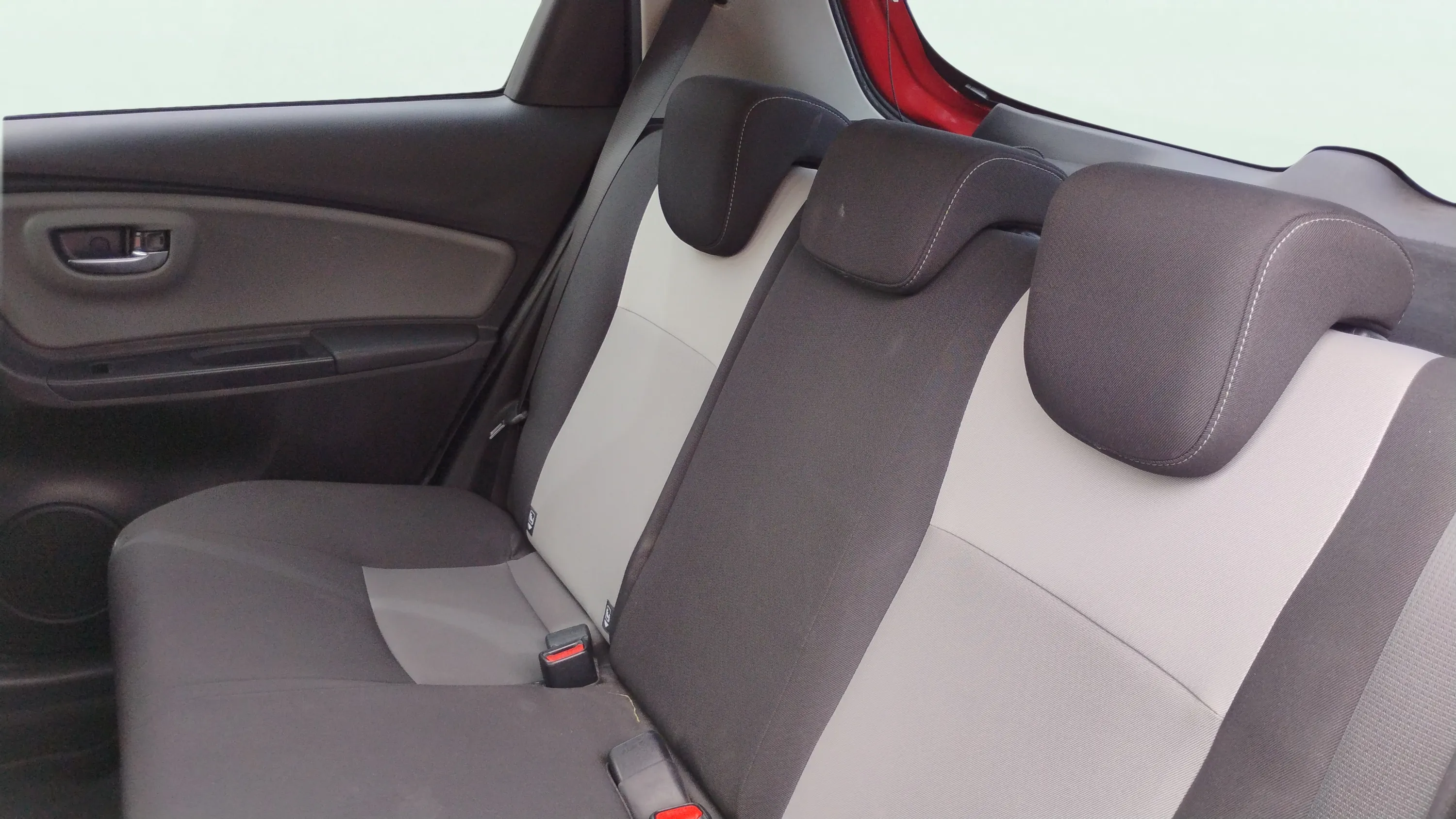 Toyota Yaris 1.0 70 Active - foto 13