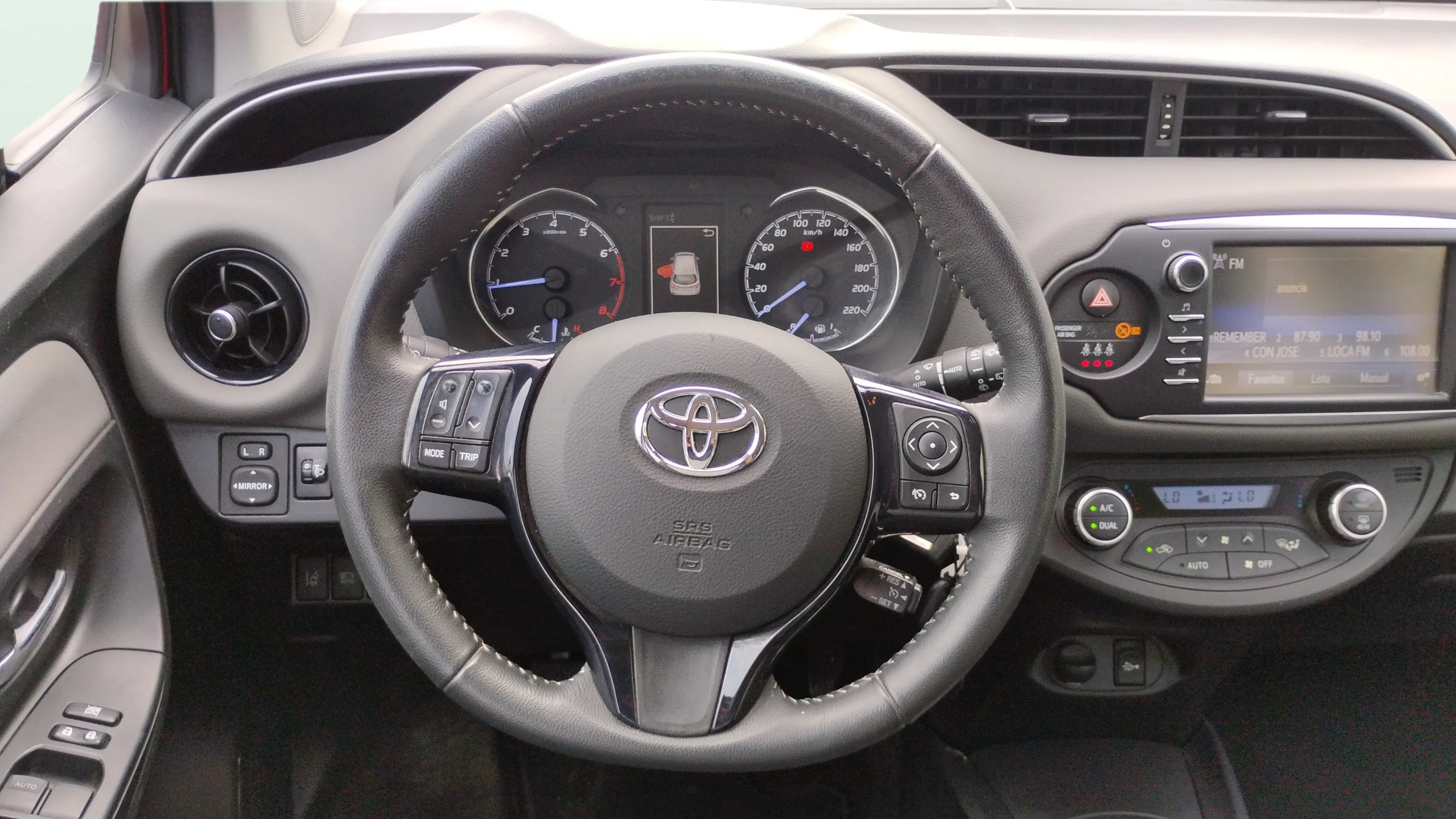 Toyota Yaris 1.0 70 Active - foto 12