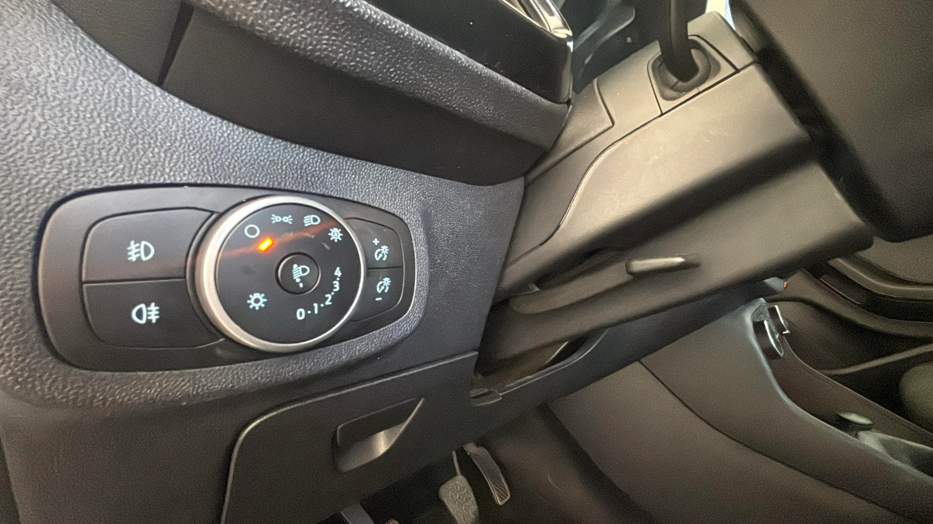Ford Fiesta 1.1 Ti-VCT Limited Edit. - foto 23