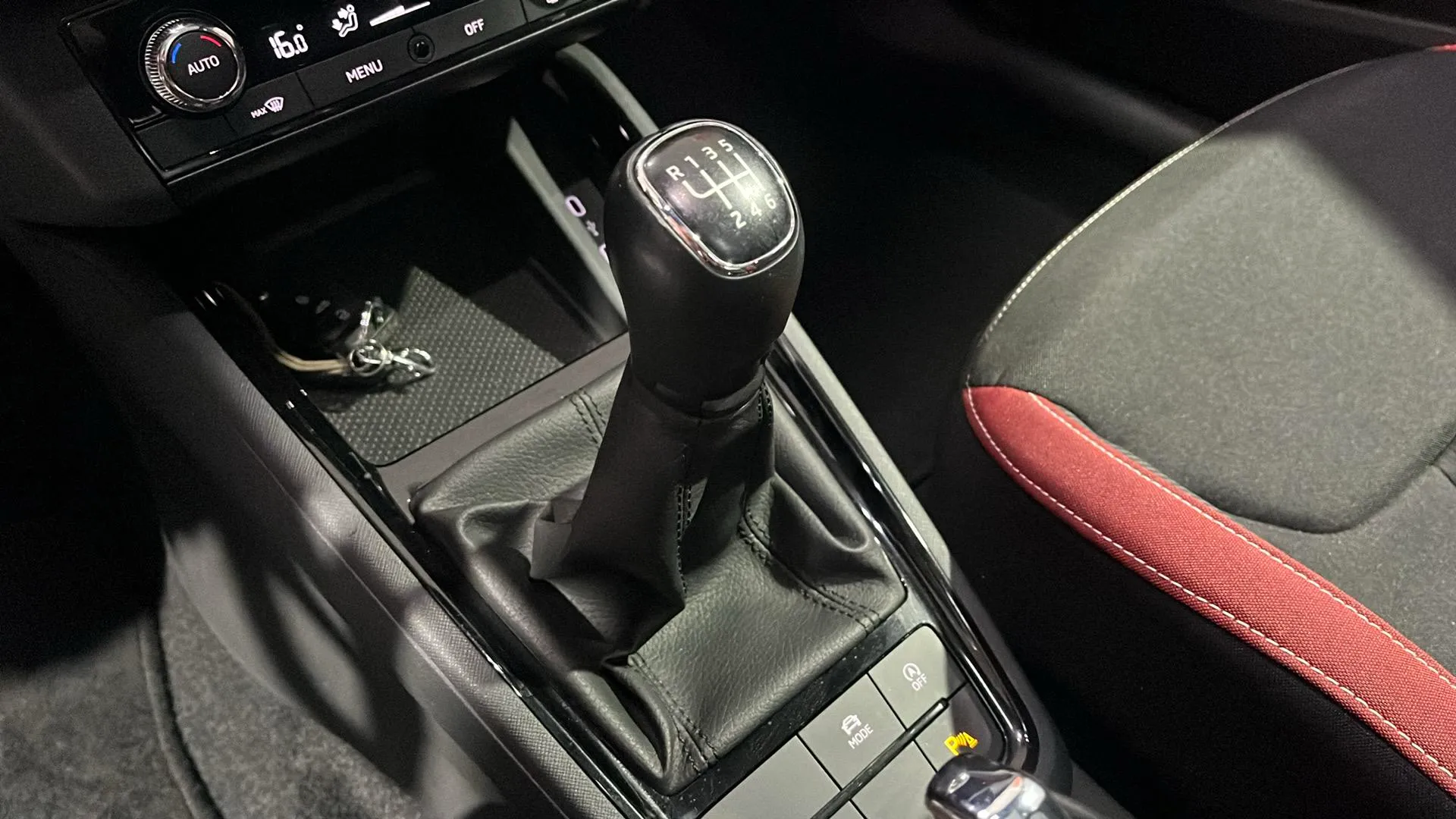 Škoda Kamiq 1.5 TSI Monte Carlo - foto 14