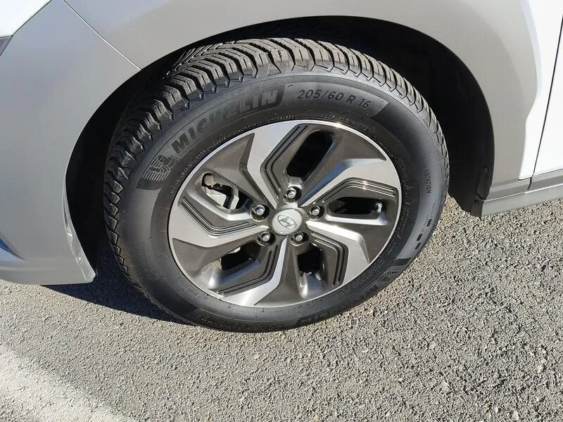 Hyundai Kona 1.6 GDI HEV Tecno 2C DCT - foto 45