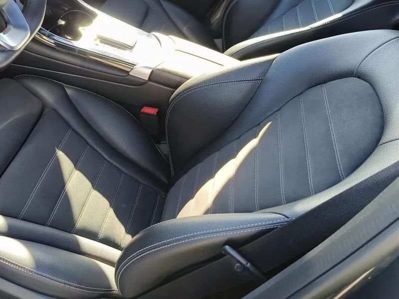 Mercedes-Benz GLC 300e 4MATIC - foto 32