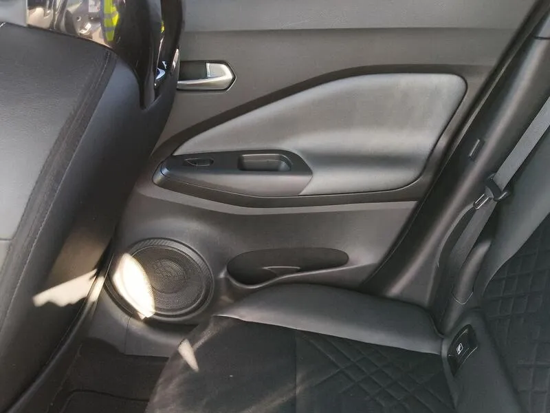 Nissan Juke DIG-T DCT Tekna - foto 31